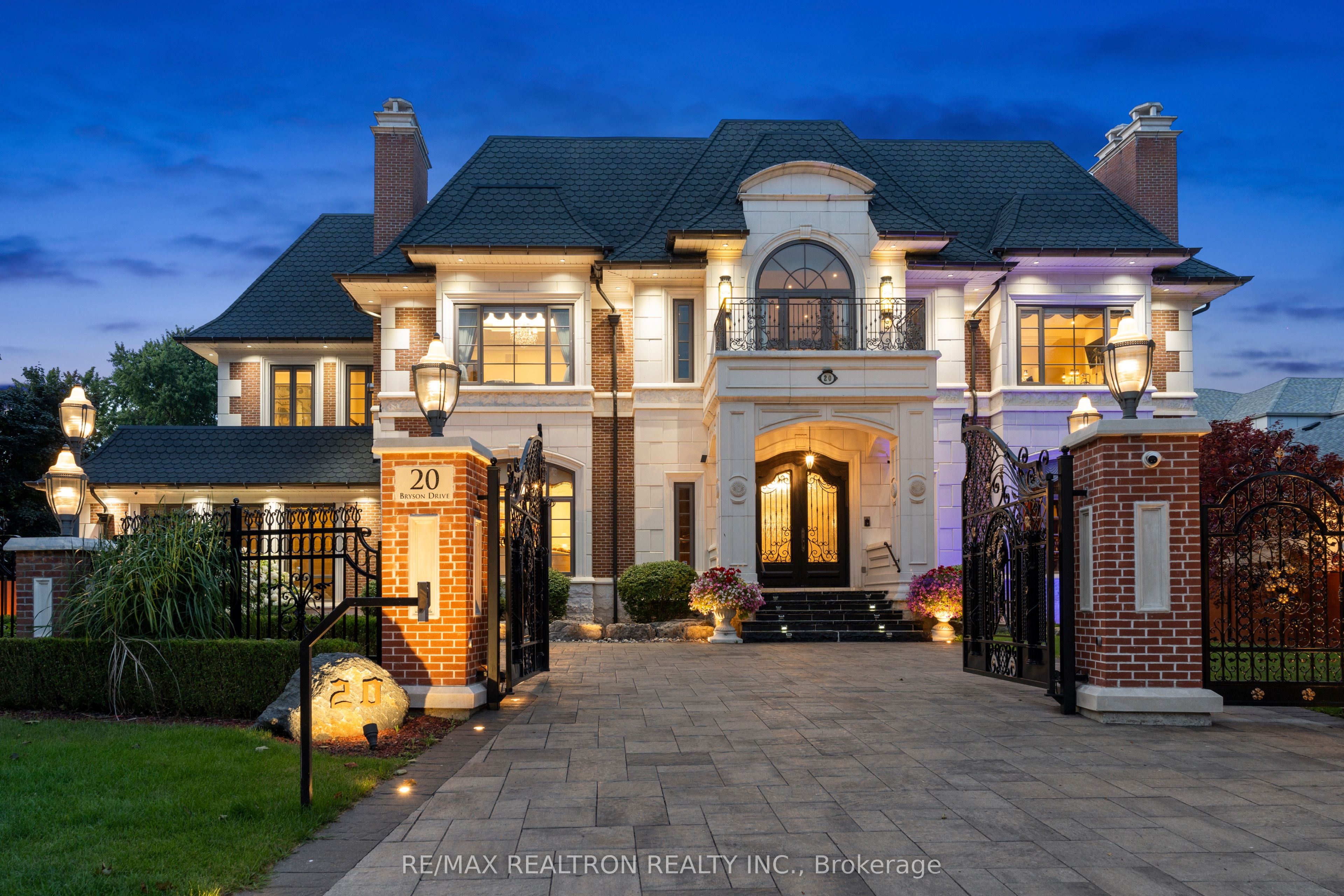 20 Bryson Drive, Richmond Hill, ON L4C 6E3