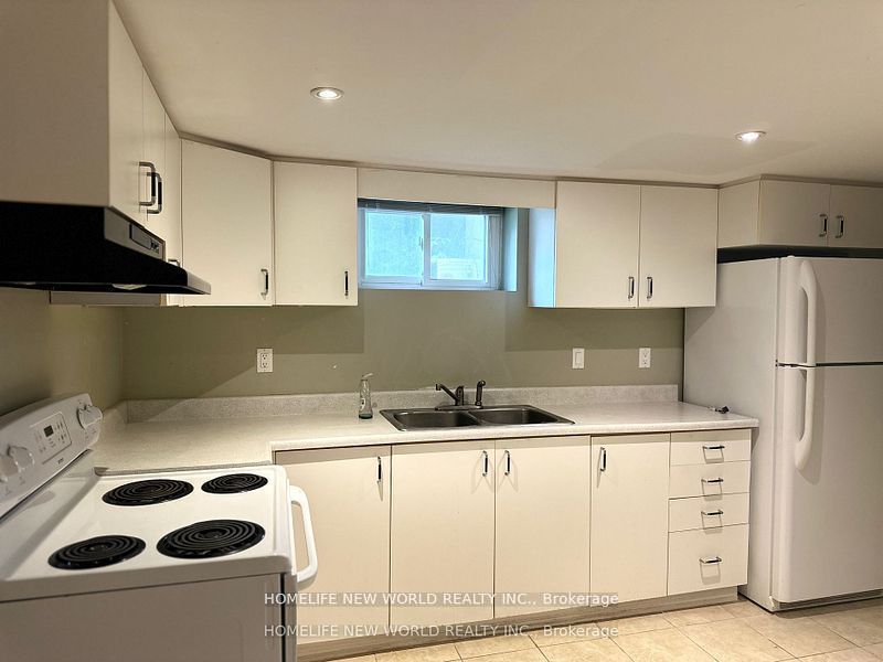 294 Taylor Mills Drive S Lower, Richmond Hill, ON L4C 2S6 photo 2