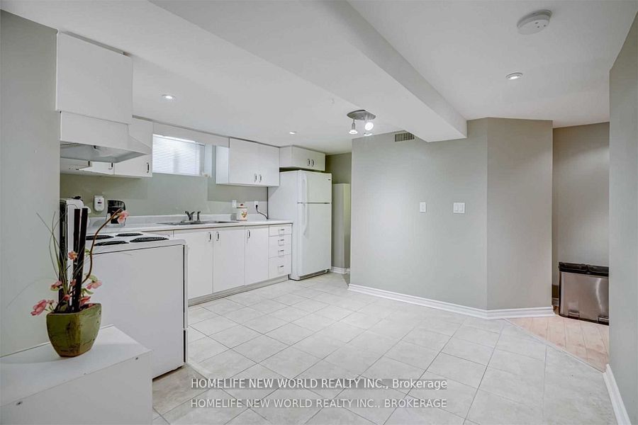 294 Taylor Mills Drive S Lower, Richmond Hill, ON L4C 2S6 photo 3
