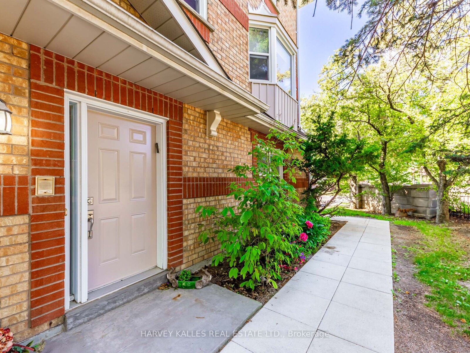 1 Edenbridge Drive, Vaughan, ON L4J 8C3 photo 2