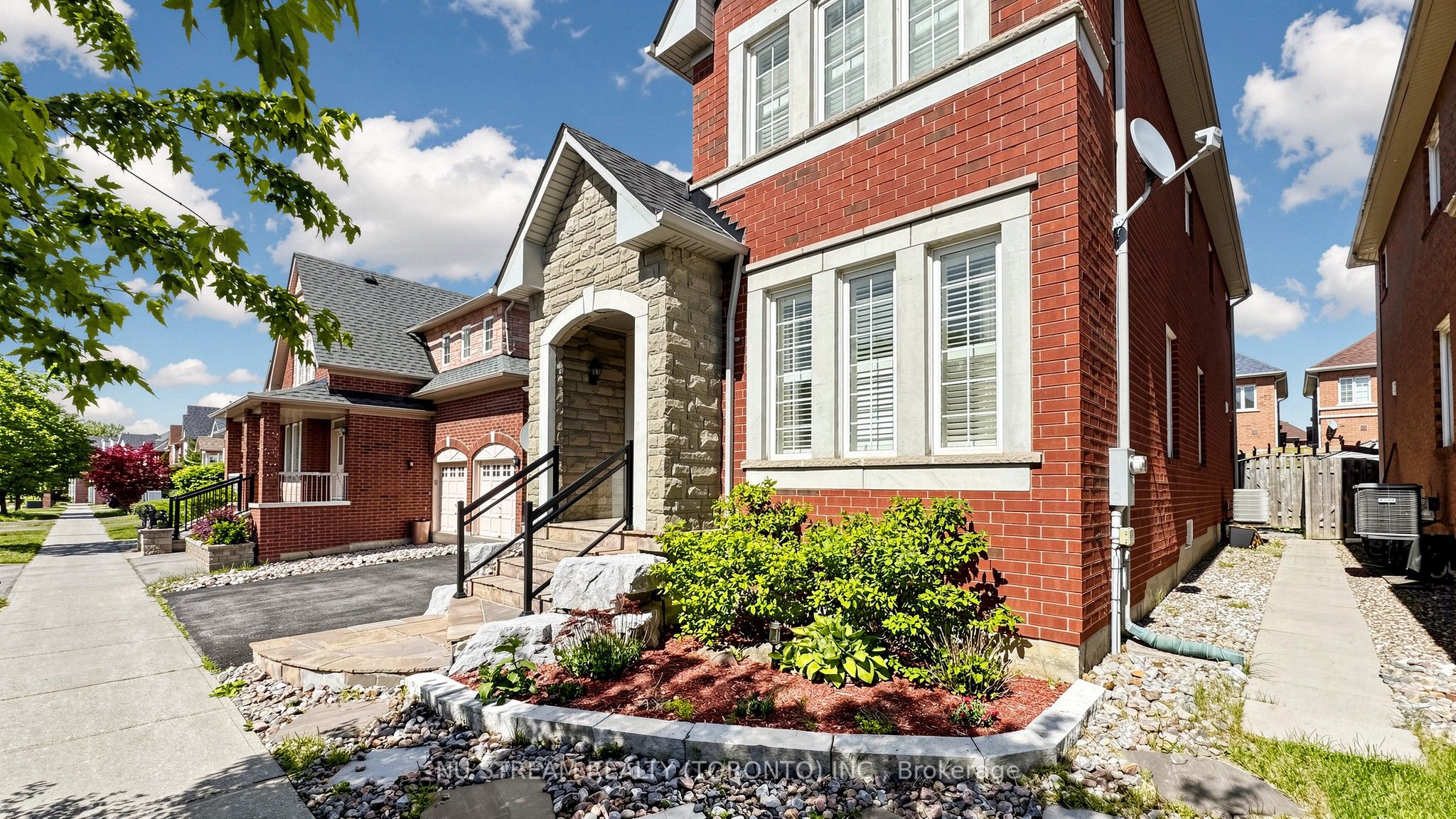 205 Fred Mclaren Boulevard, Markham, ON L6E 1H2 photo 2