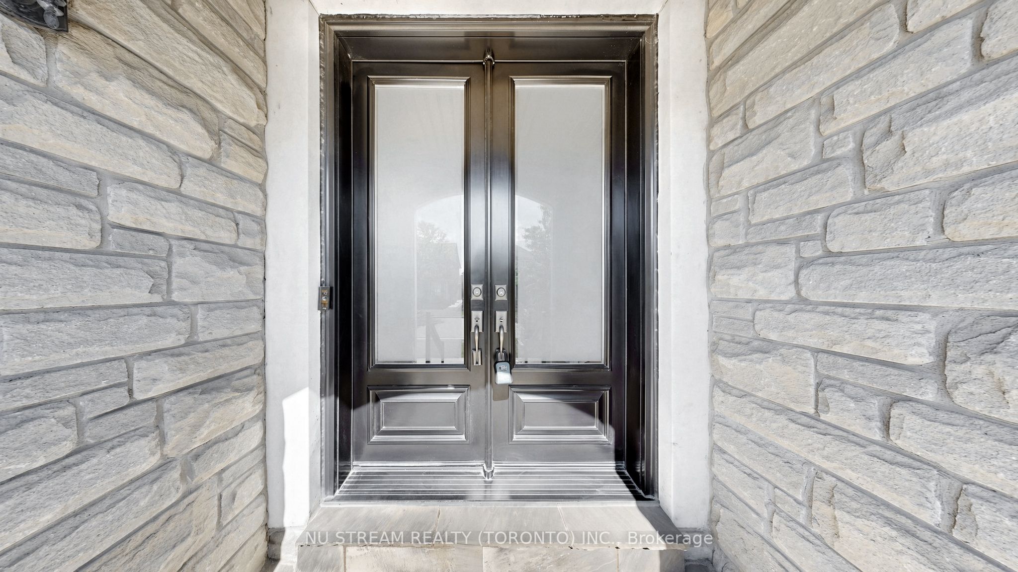 205 Fred Mclaren Boulevard, Markham, ON L6E 1H2 photo 3