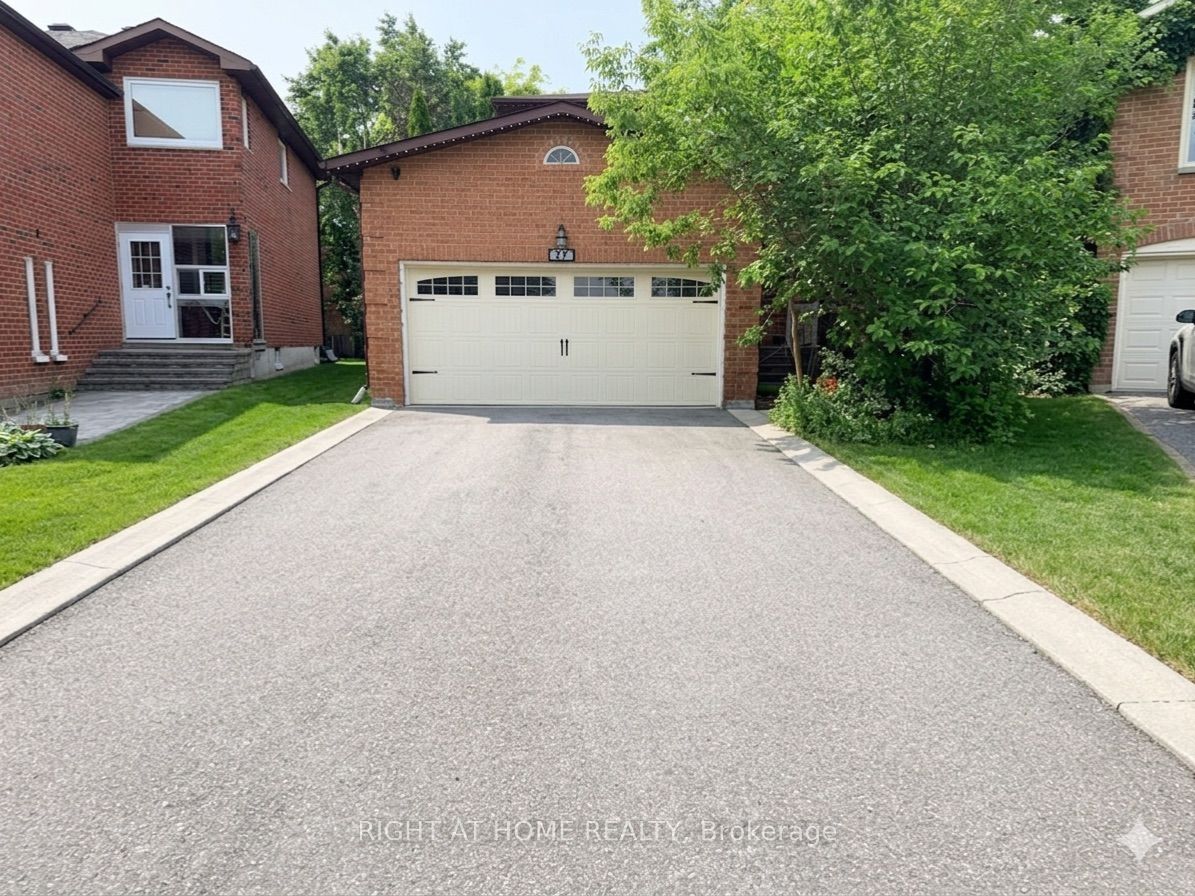 37 Versailles Court, Richmond Hill, ON L4C 8V6