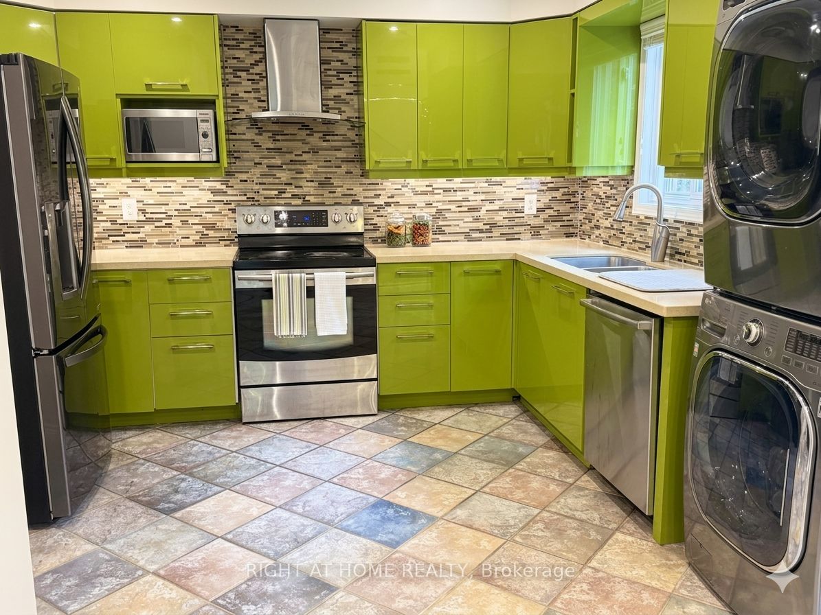 37 Versailles Court, Richmond Hill, ON L4C 8V6 photo 4