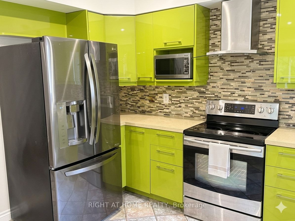 37 Versailles Court, Richmond Hill, ON L4C 8V6 photo 5