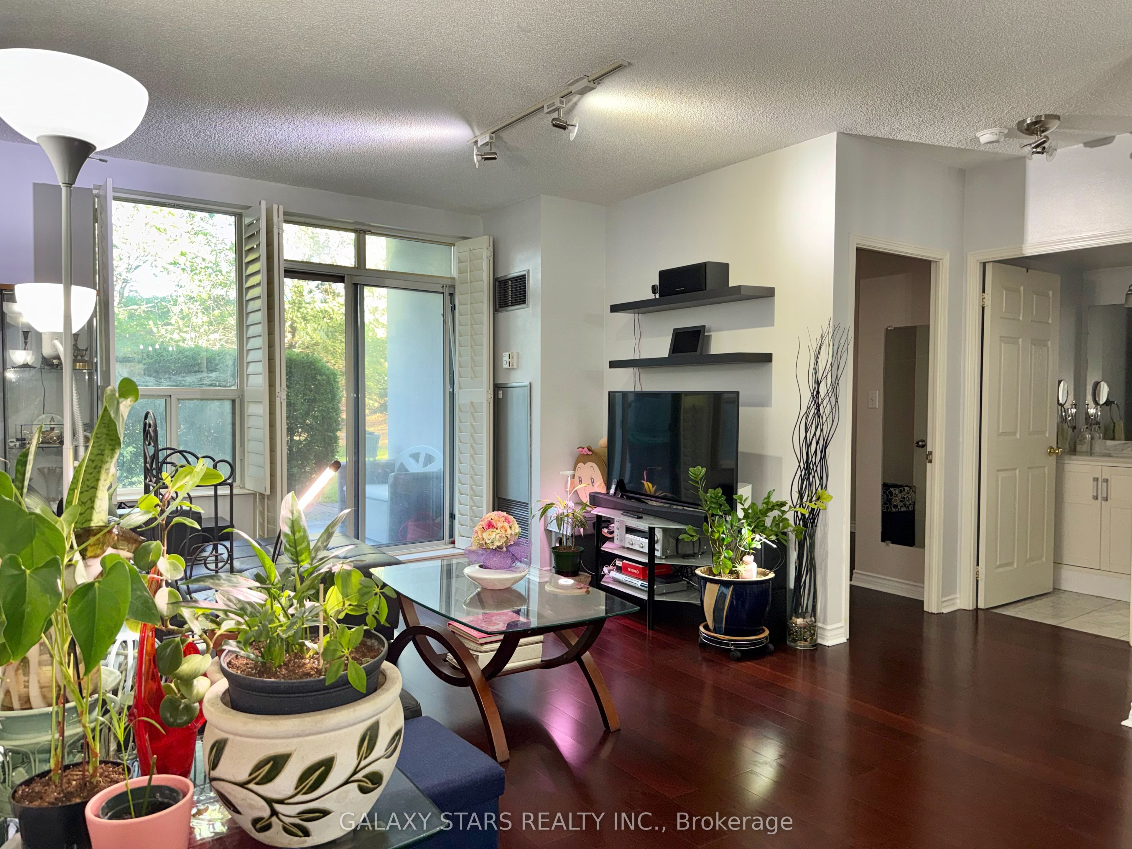 2200 John Street 106, Markham, ON L3T 7S7