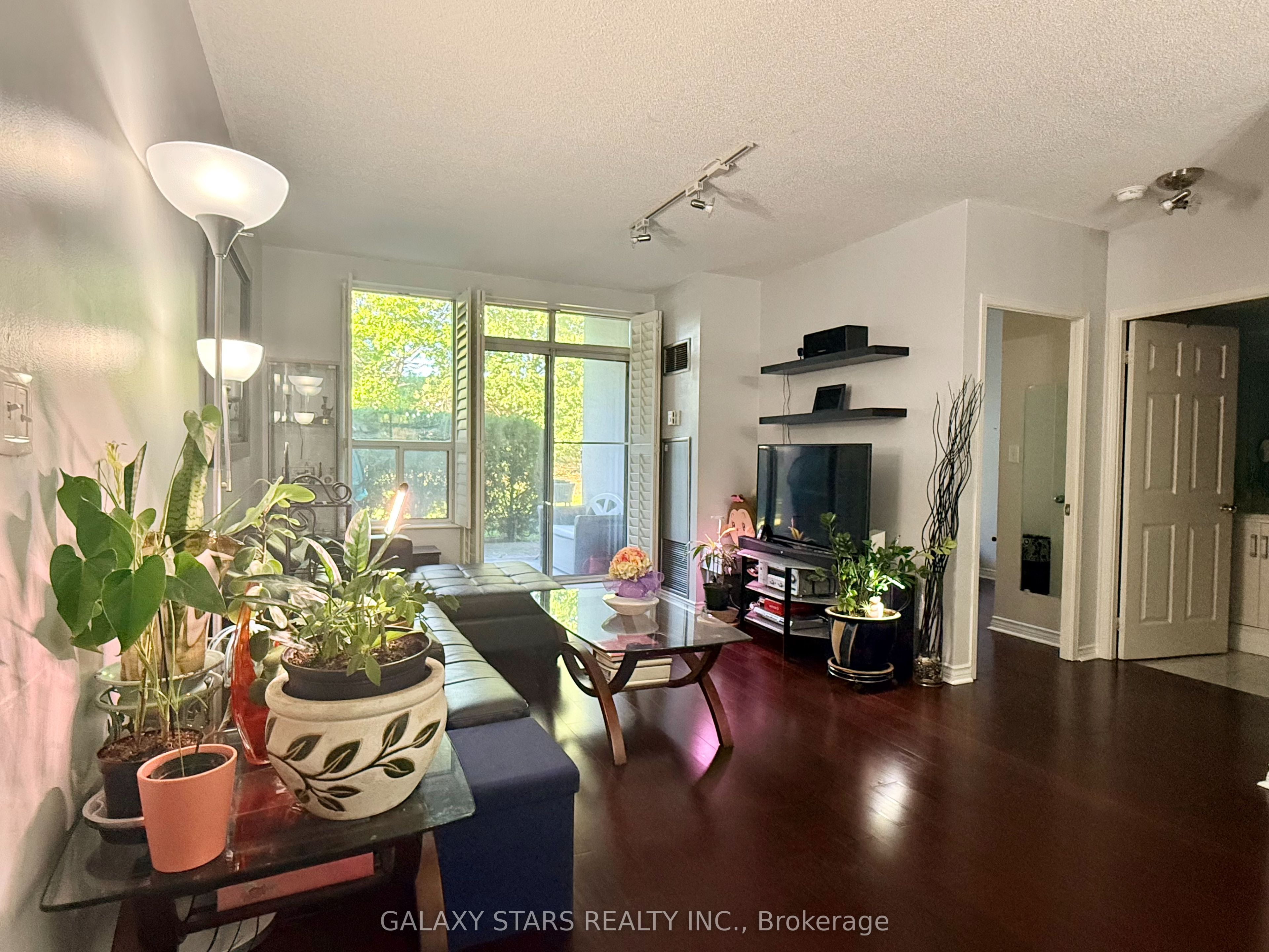 2200 John Street 106, Markham, ON L3T 7S7 photo 3