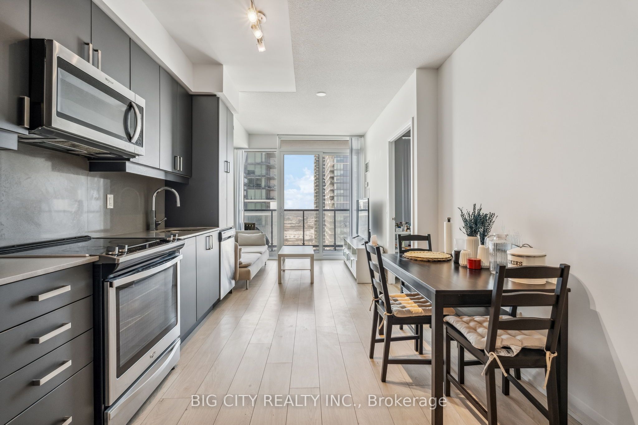 7895 Jane Street 3211, Vaughan, ON L4K 2M7