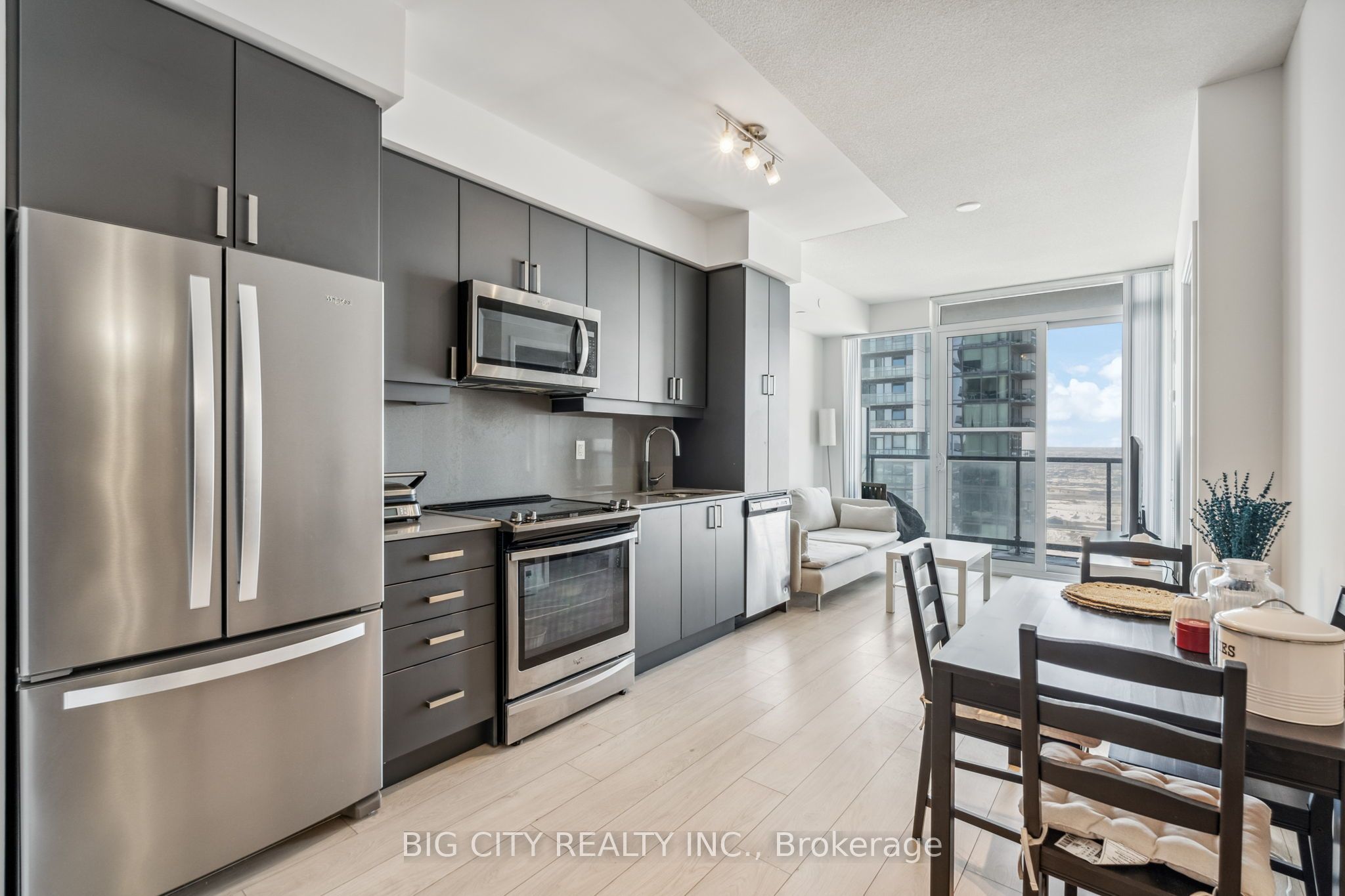 7895 Jane Street 3211, Vaughan, ON L4K 2M7 photo 3