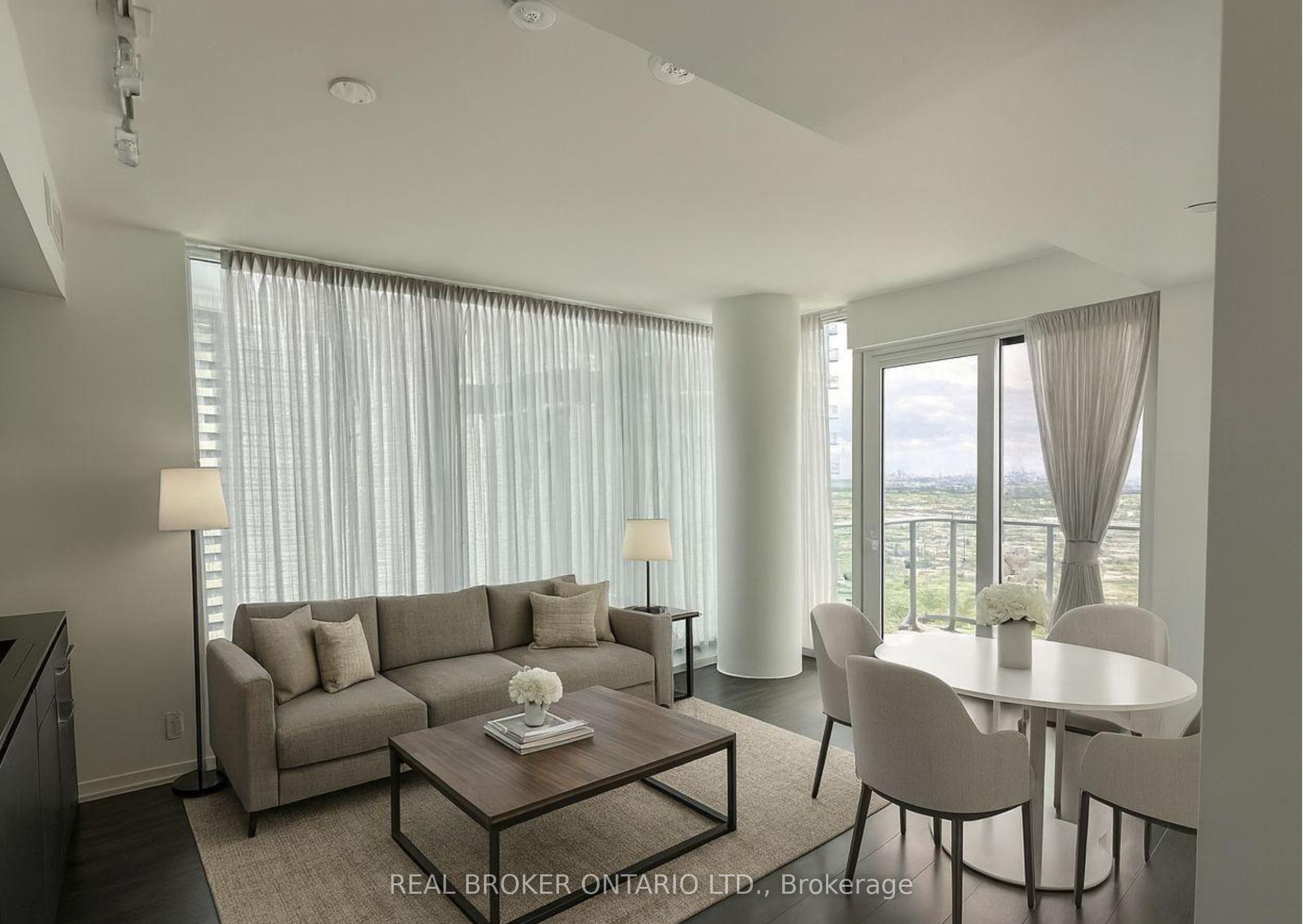 1000 Portage Parkway 2905, Vaughan, ON L4K 0L1 photo 2
