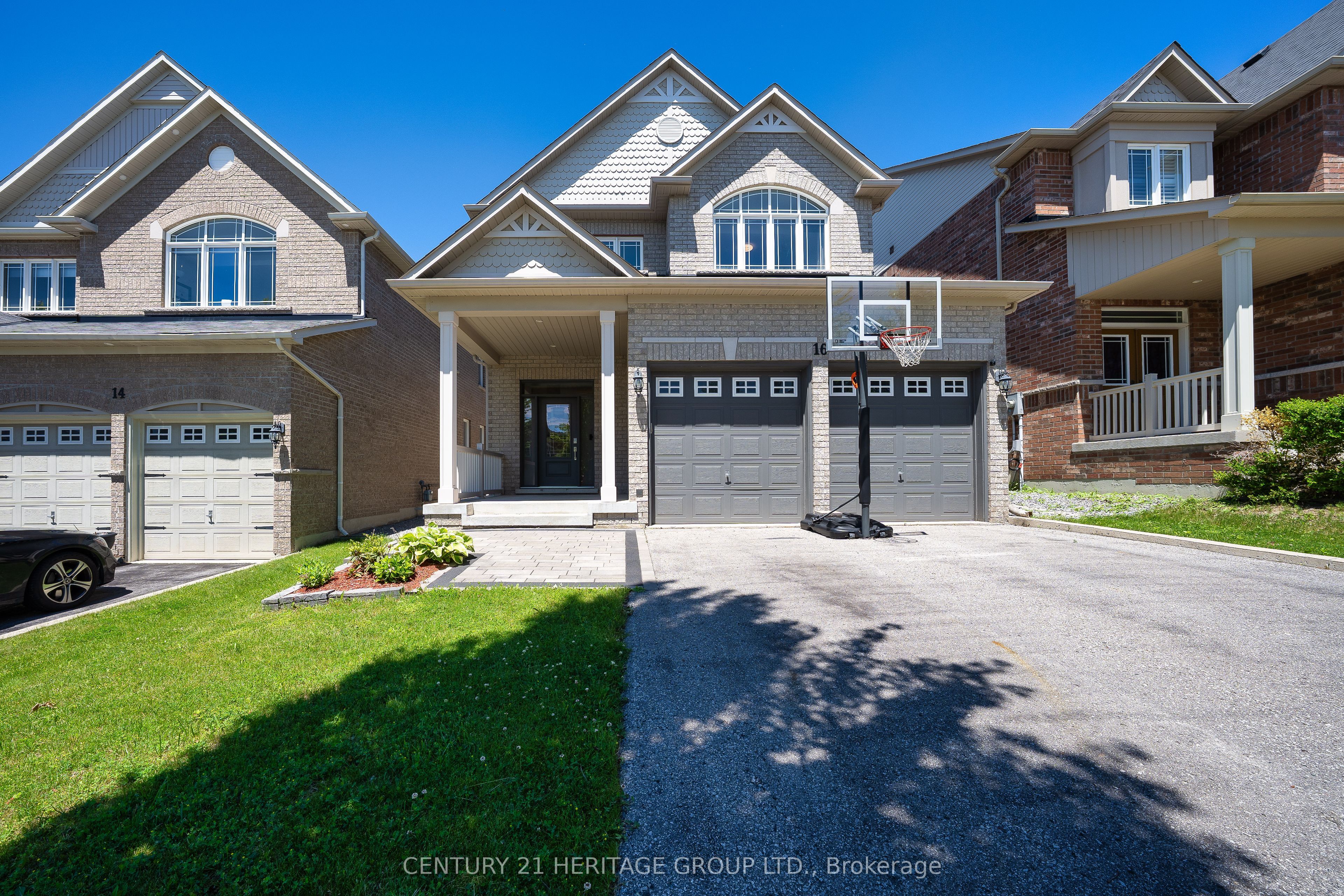 16 Harvest Hills Boulevard, Newmarket, ON L9N 0A5 photo 2