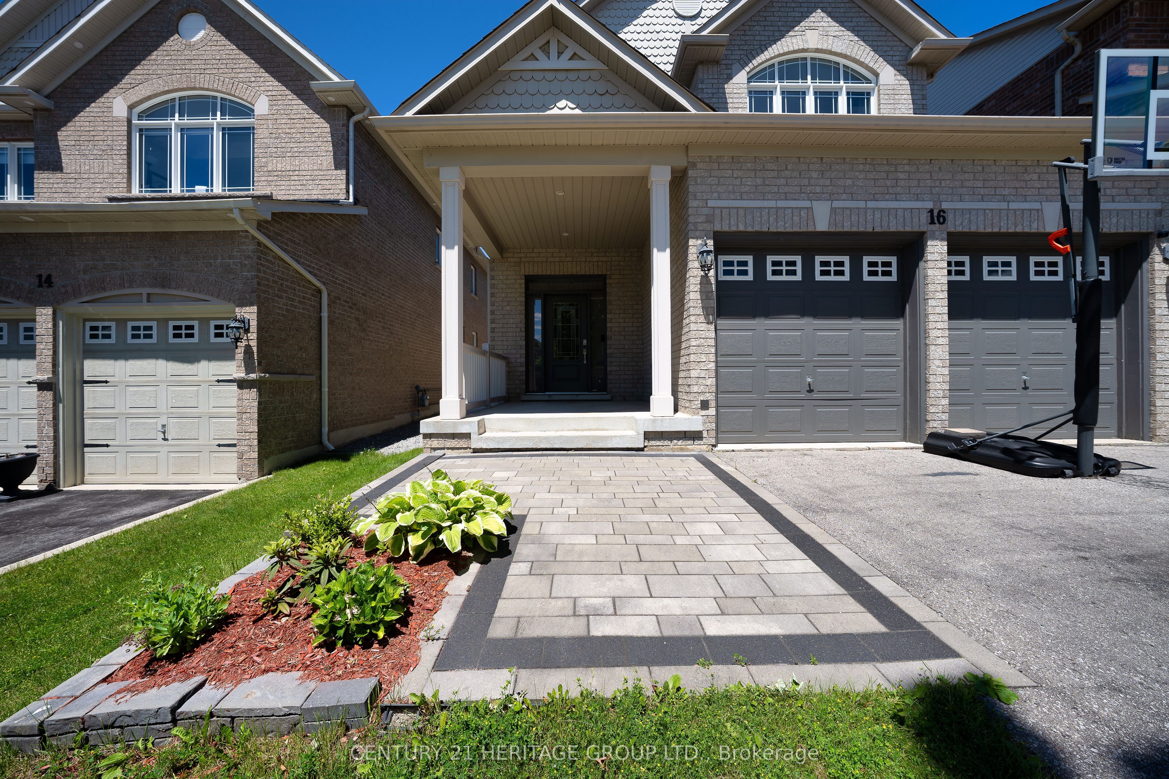 16 Harvest Hills Boulevard, Newmarket, ON L9N 0A5 photo 3