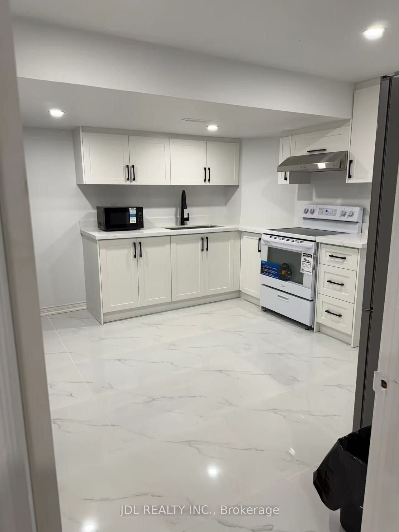 133(Furnished) Strathearn Avenue, Richmond Hill, ON L4B 2L2 photo 4