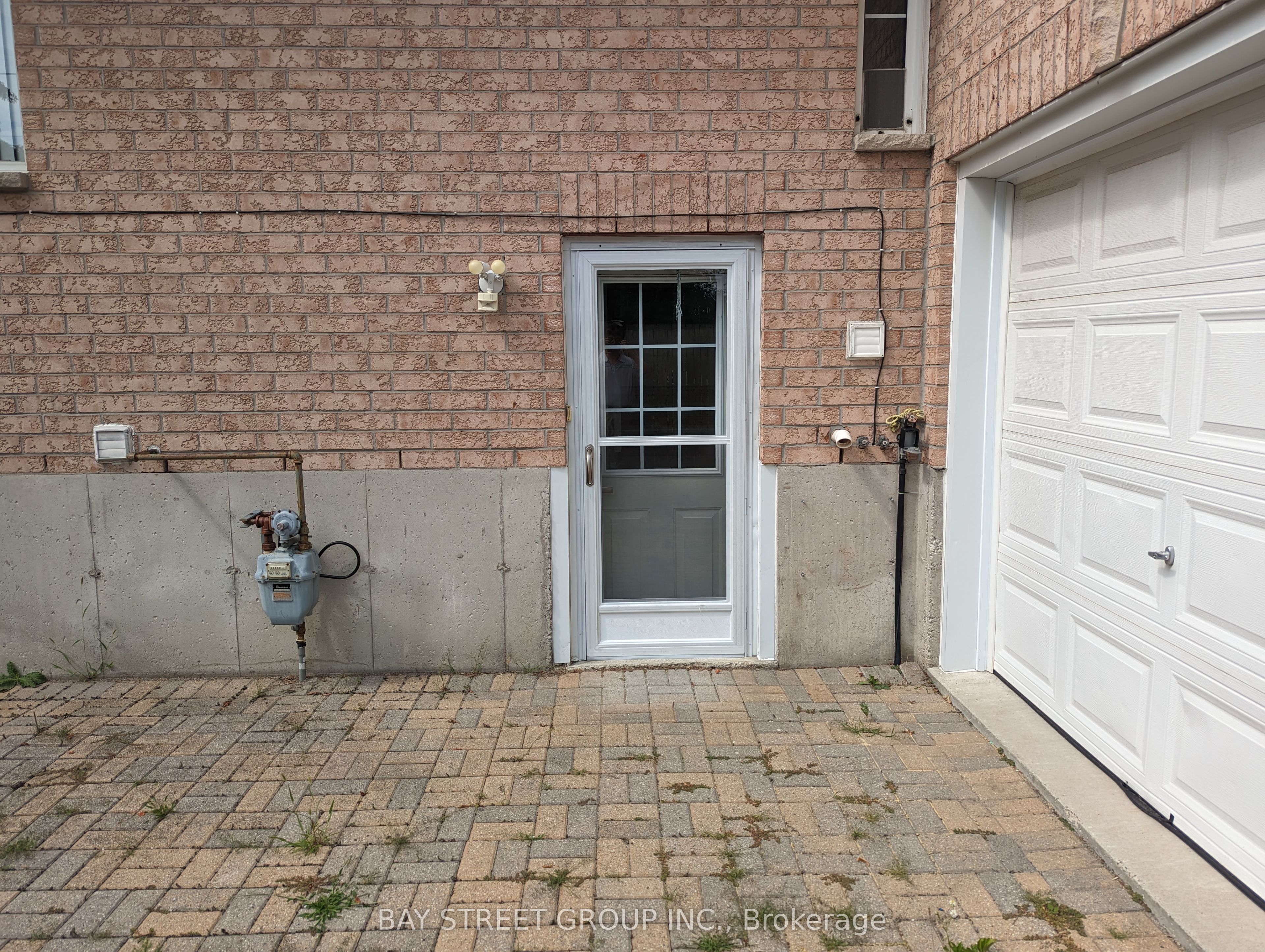 682 The Queensway Road S Lower, Georgina, ON L4P 2G8 photo 2