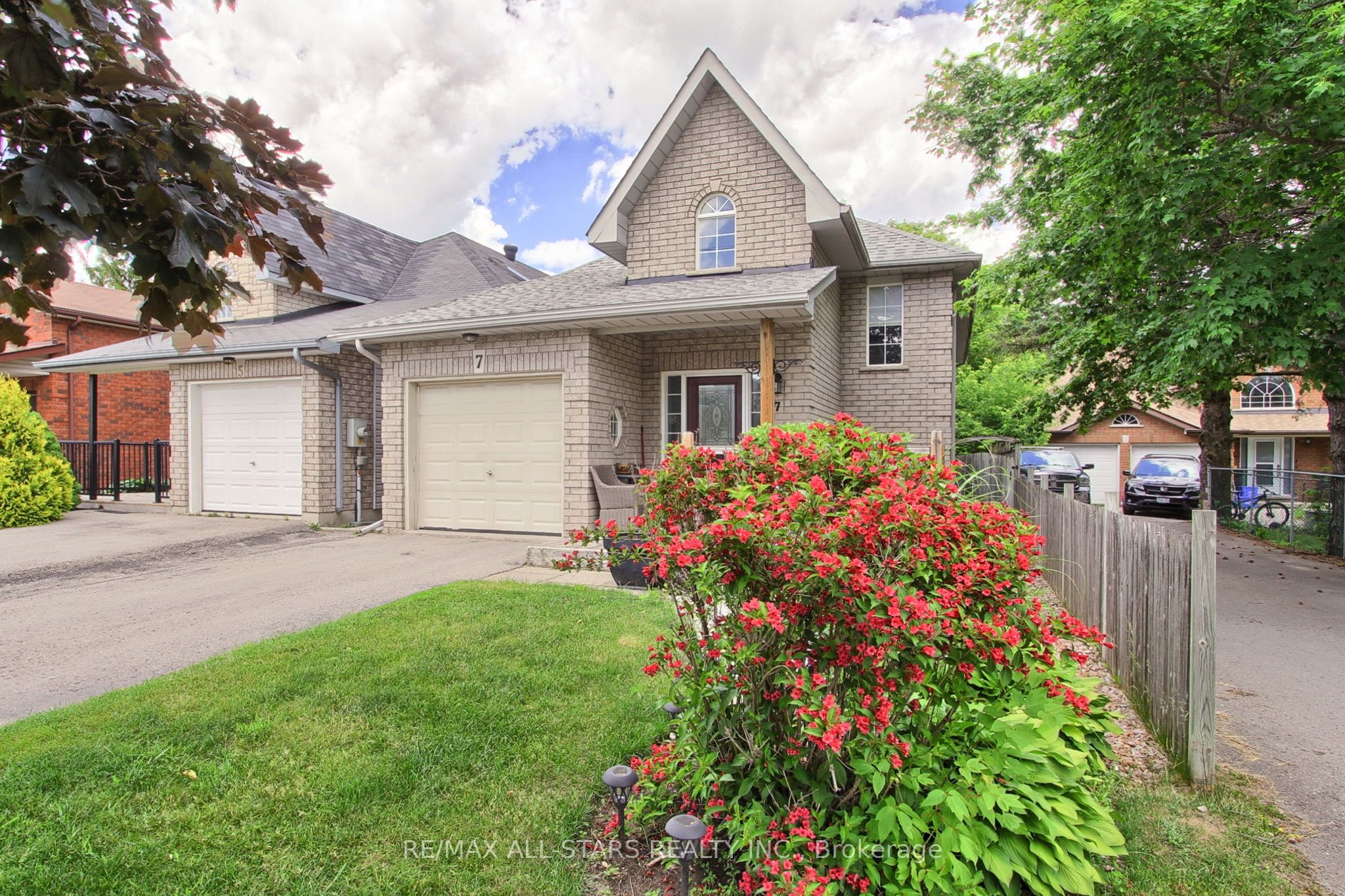7 John Harvey Street, Uxbridge, ON L9P 1C3 photo 2