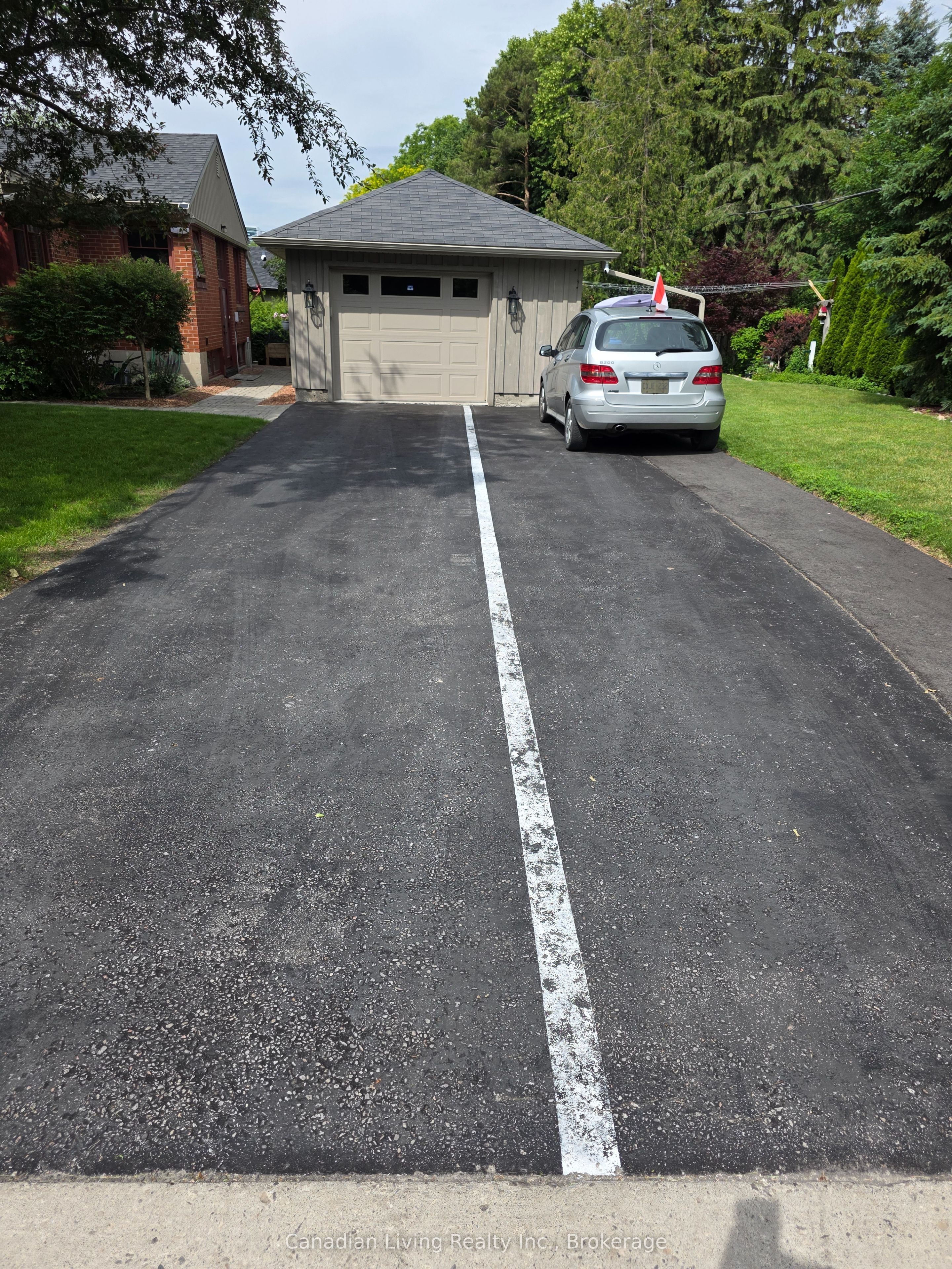 143 Avenue Road Lower, Newmarket, ON L3Y 1N2 photo 2
