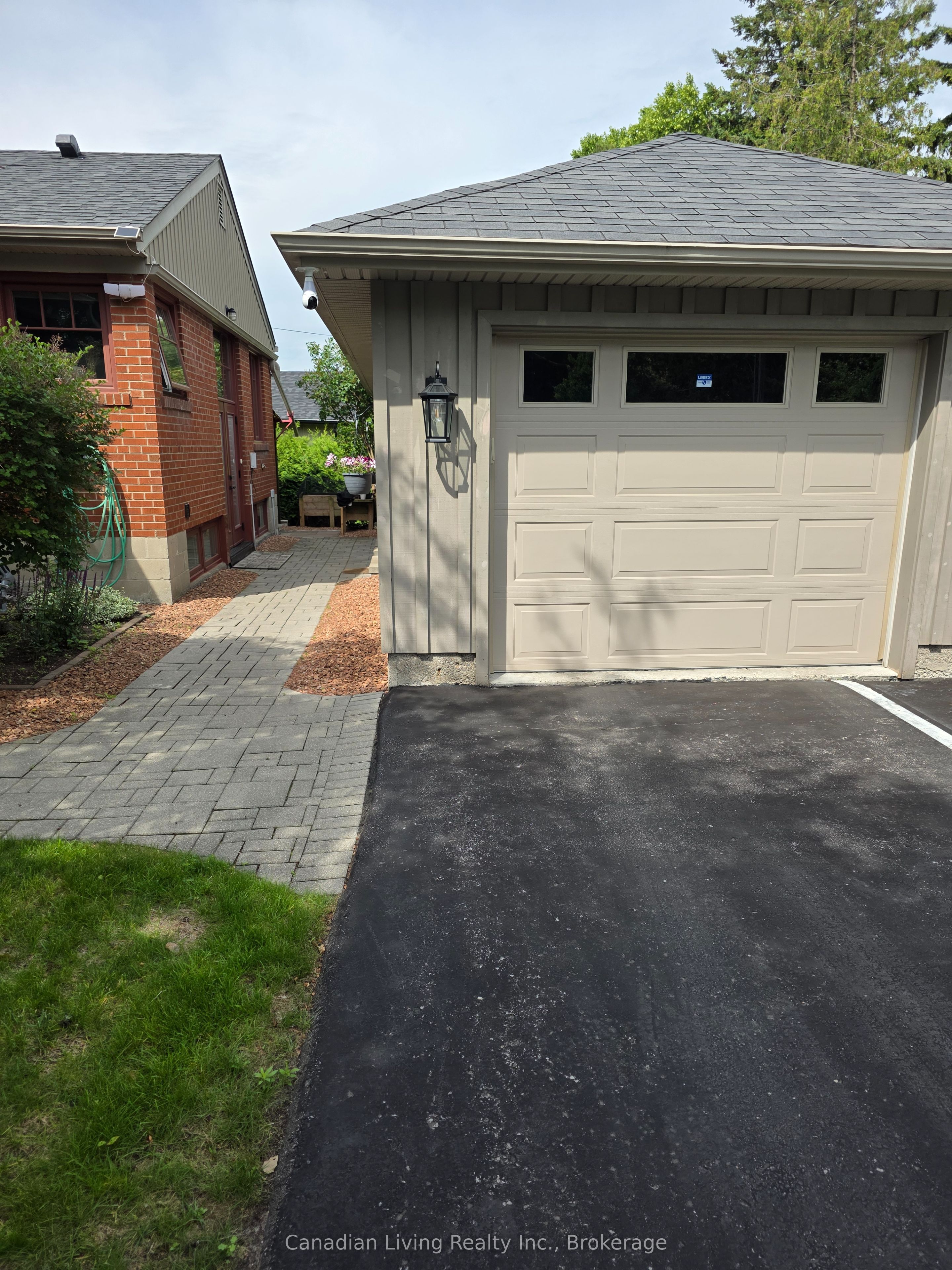 143 Avenue Road Lower, Newmarket, ON L3Y 1N2 photo 3