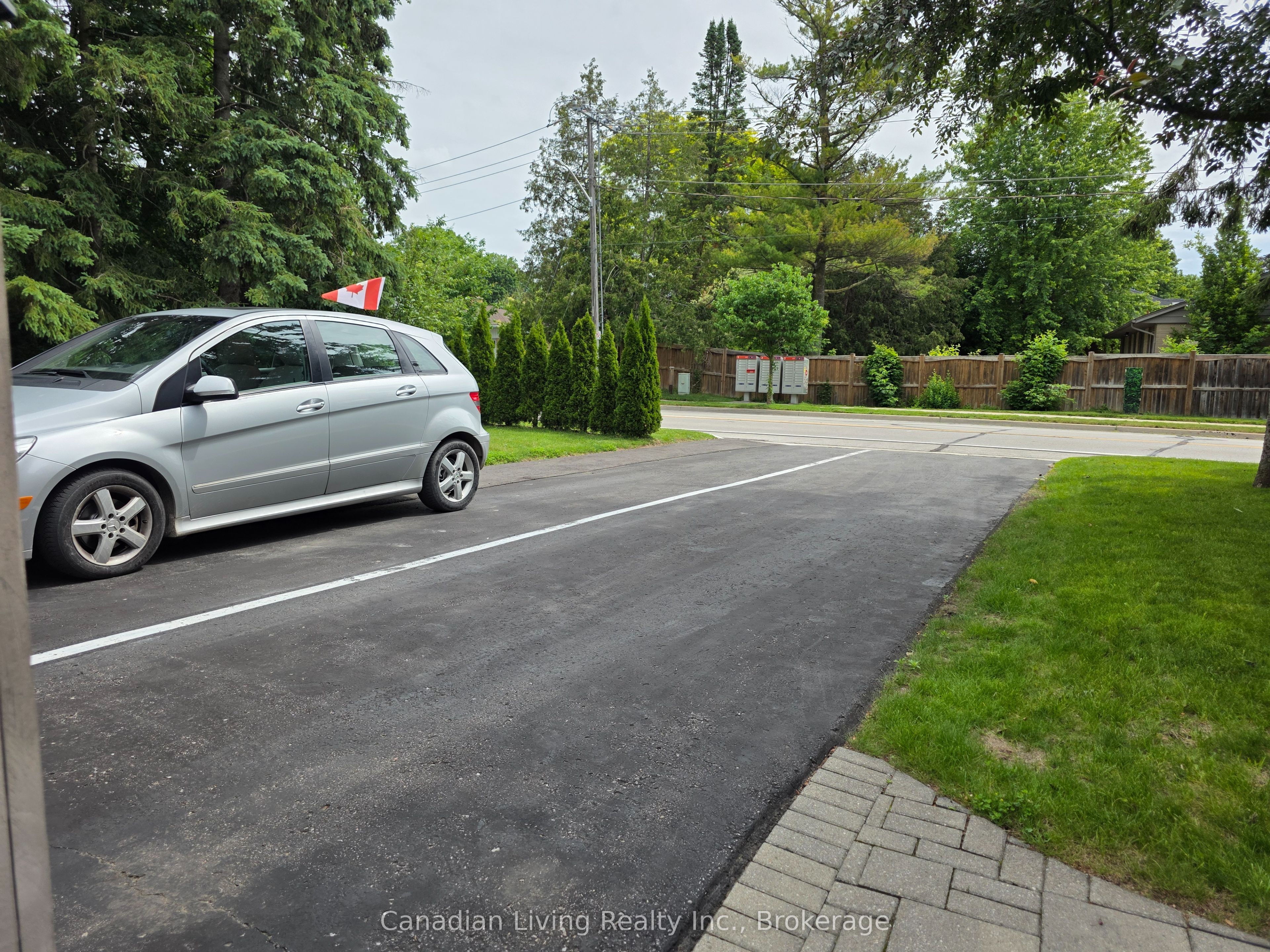 143 Avenue Road Lower, Newmarket, ON L3Y 1N2 photo 4
