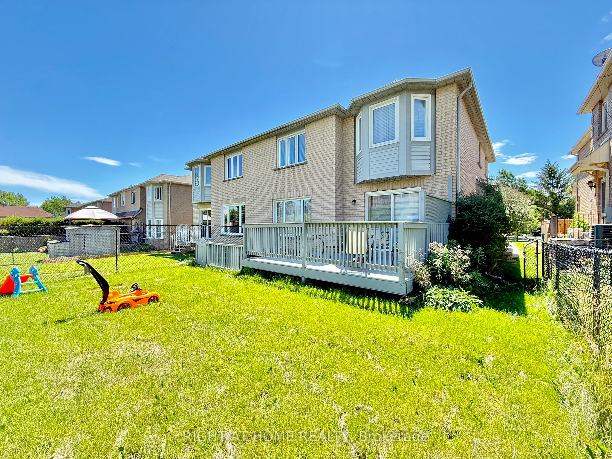 569 Walpole Crescent, Newmarket, ON L3X 2B5