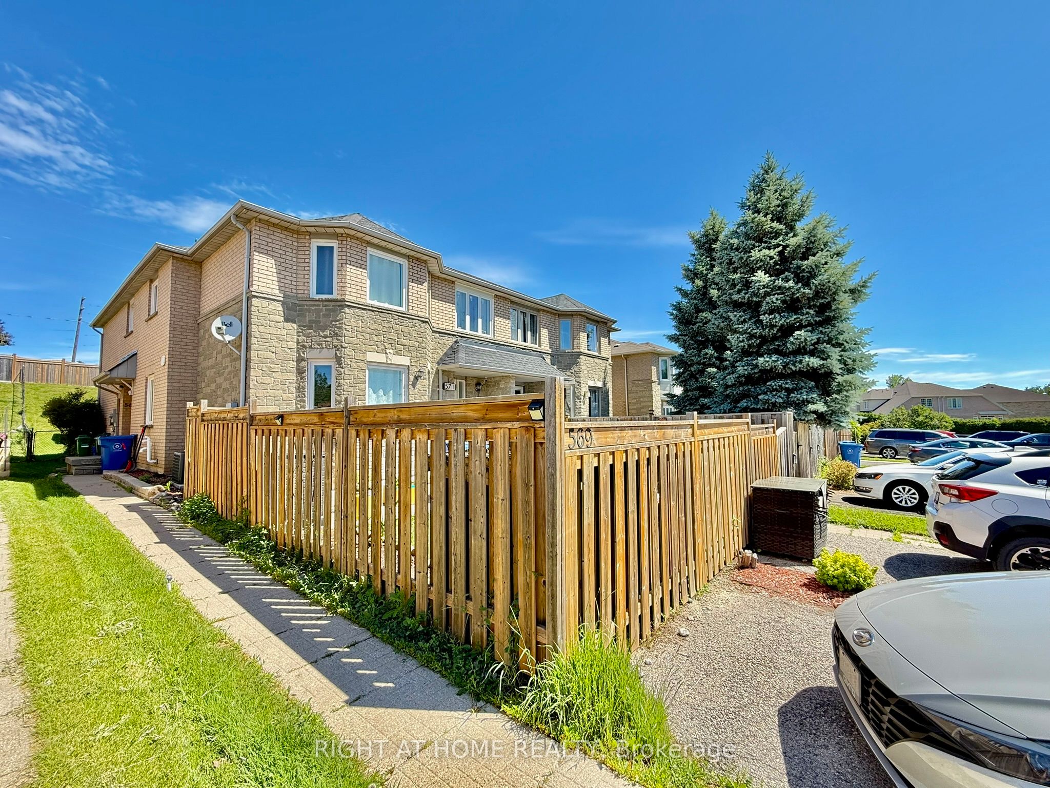 569 Walpole Crescent, Newmarket, ON L3X 2B5 photo 2