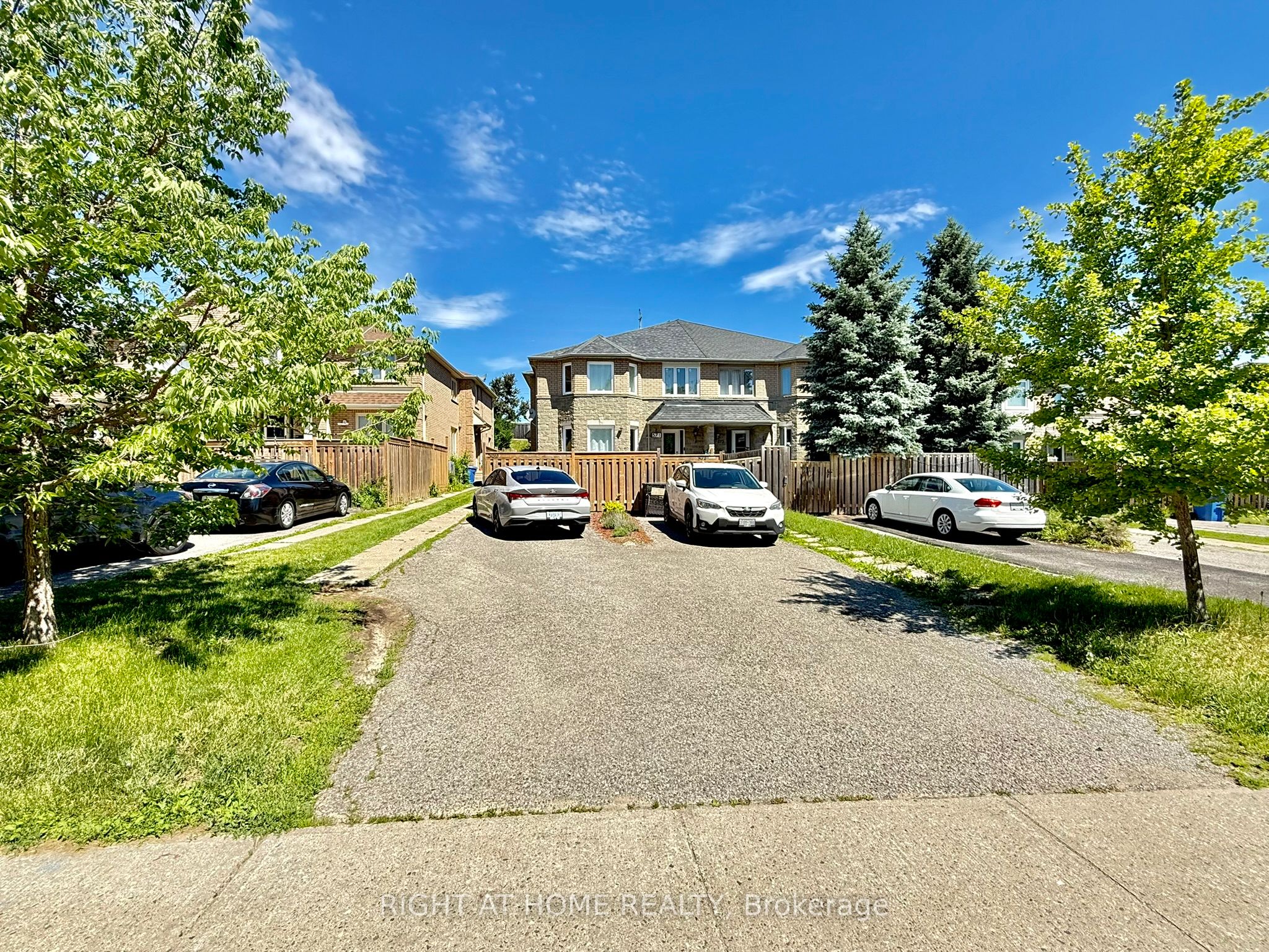 569 Walpole Crescent, Newmarket, ON L3X 2B5 photo 3