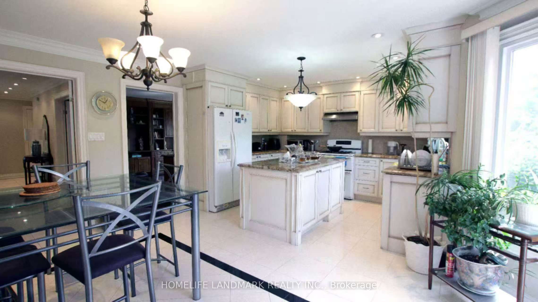 54 Castleridge Drive Main, Richmond Hill, ON L4B 1R3 photo 3