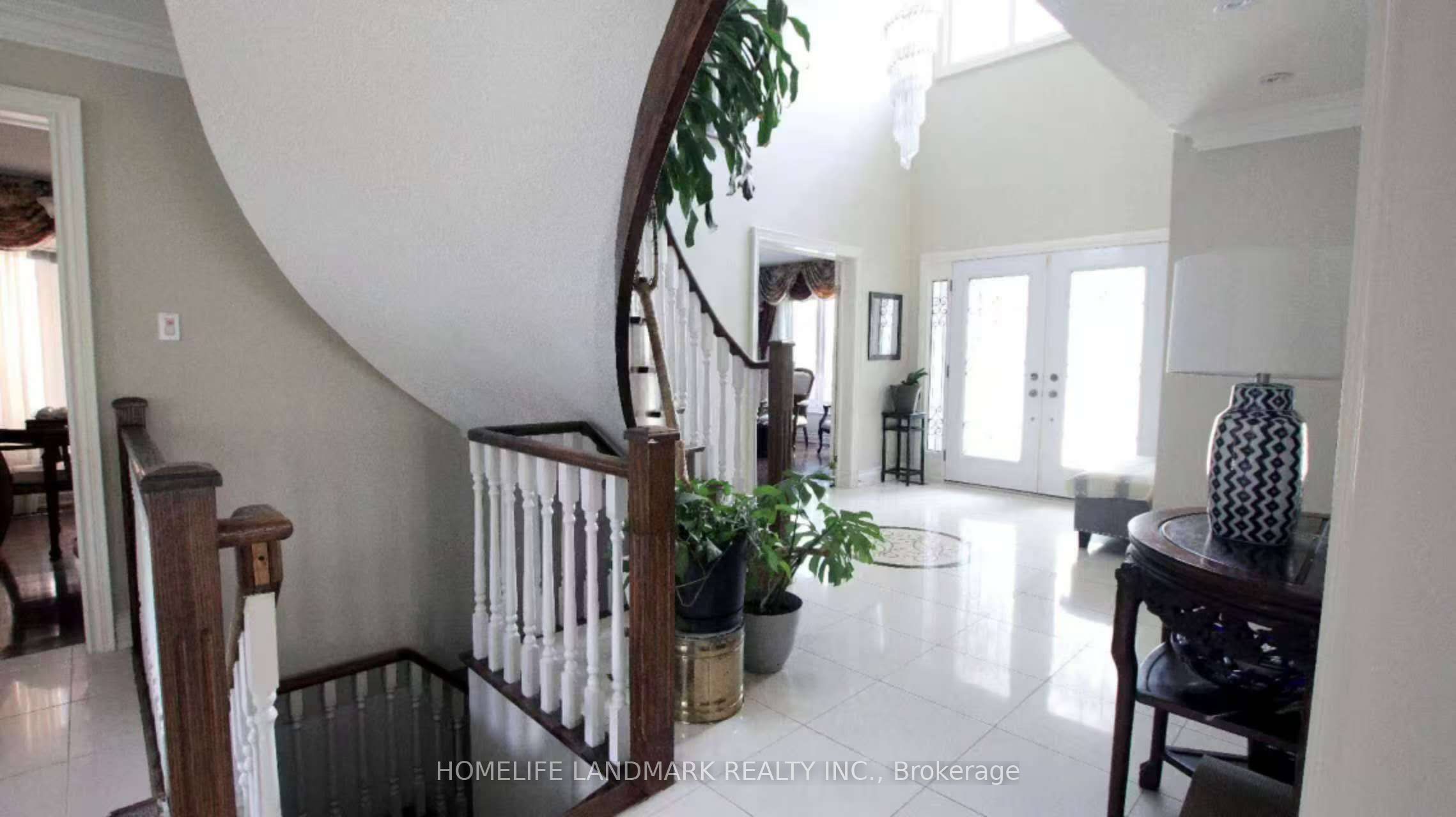54 Castleridge Drive Main, Richmond Hill, ON L4B 1R3 photo 4