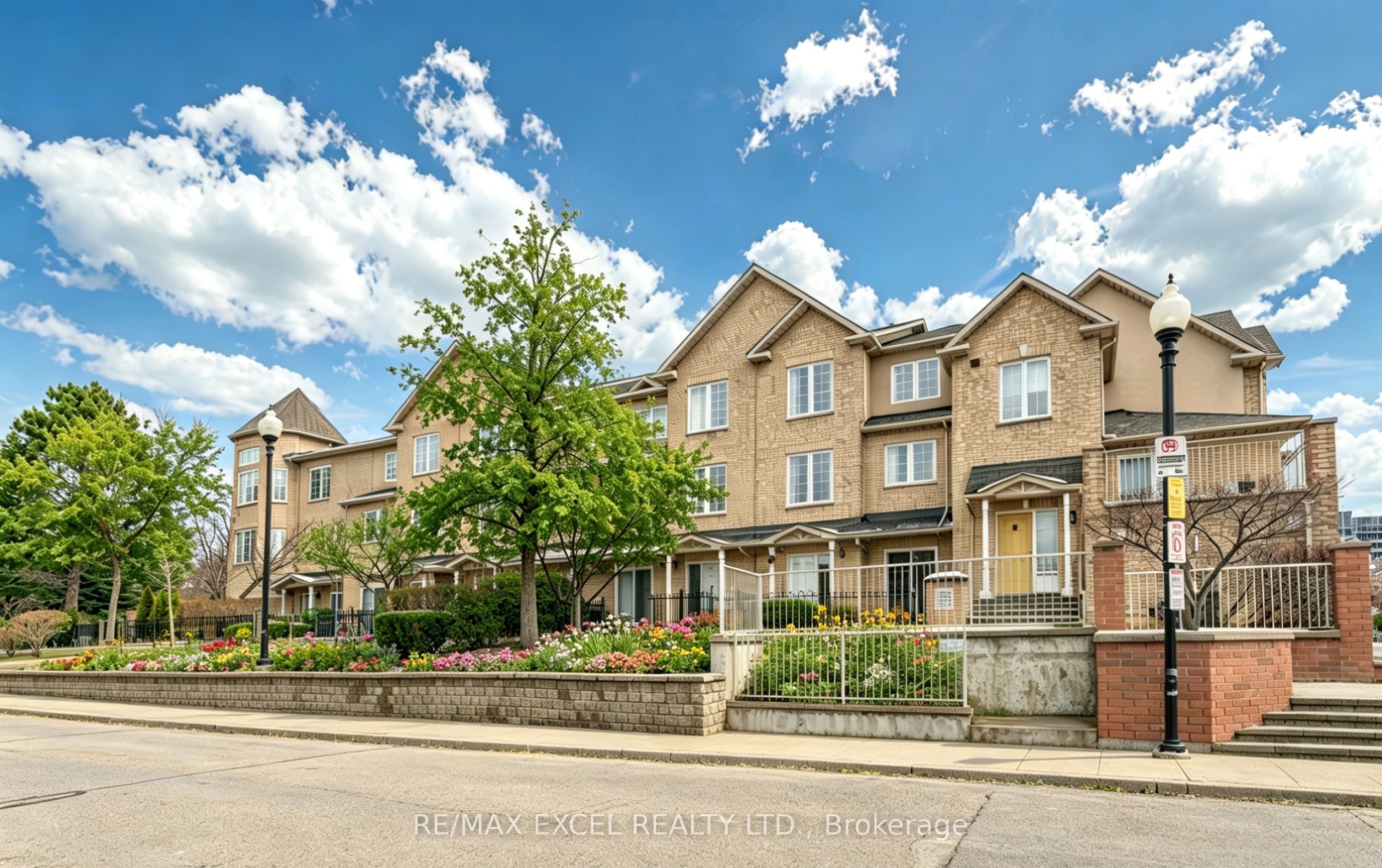 10 Cox Boulevard 3, Markham, ON L3R 4G2