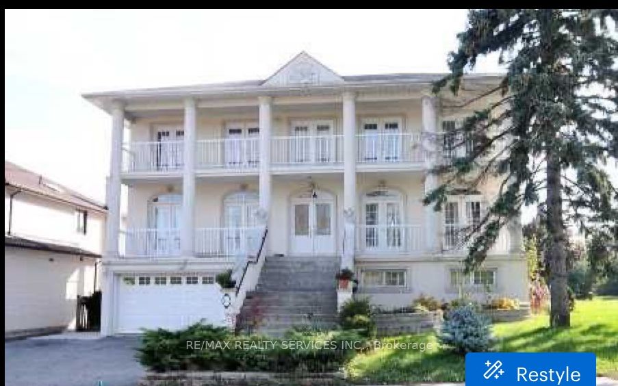135 Spruce Avenue, Richmond Hill, ON L4C 6V9 photo 2