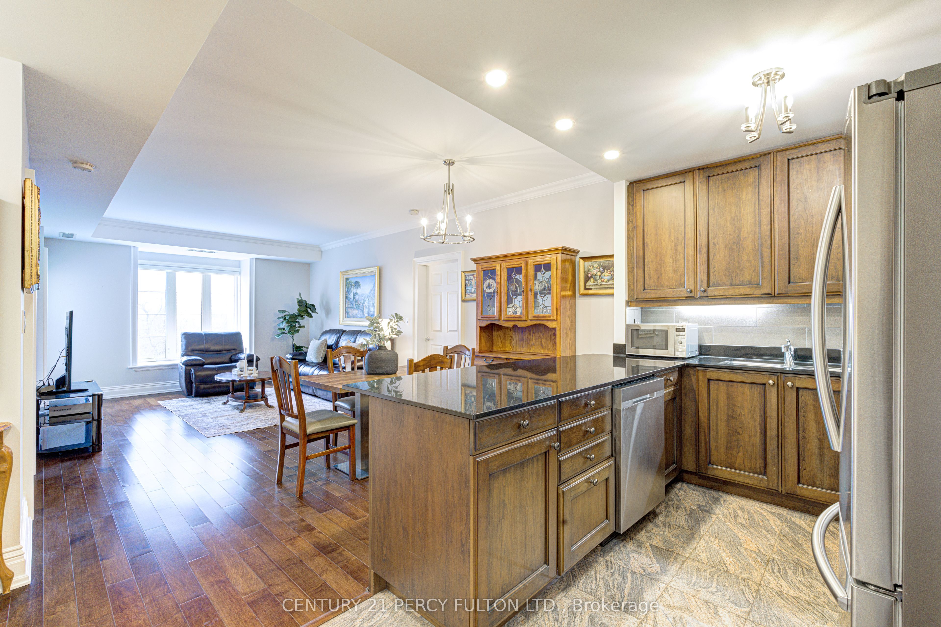4620 Highway 7 N/A PH 412, Vaughan, ON L4L 0B3 photo 2