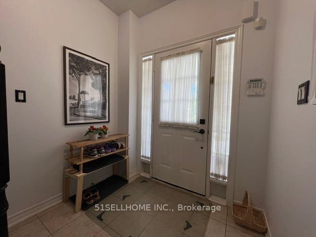 16 Lady Loretta Lane, Vaughan, ON L6A 4G3 photo 4