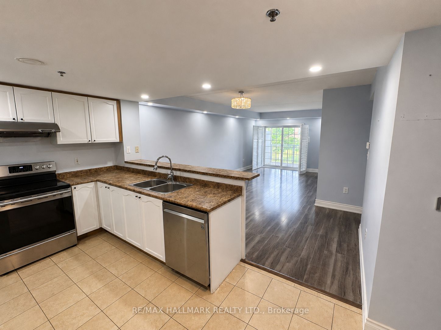 7428 Markham Road 201, Markham, ON L3S 4V6 photo 4