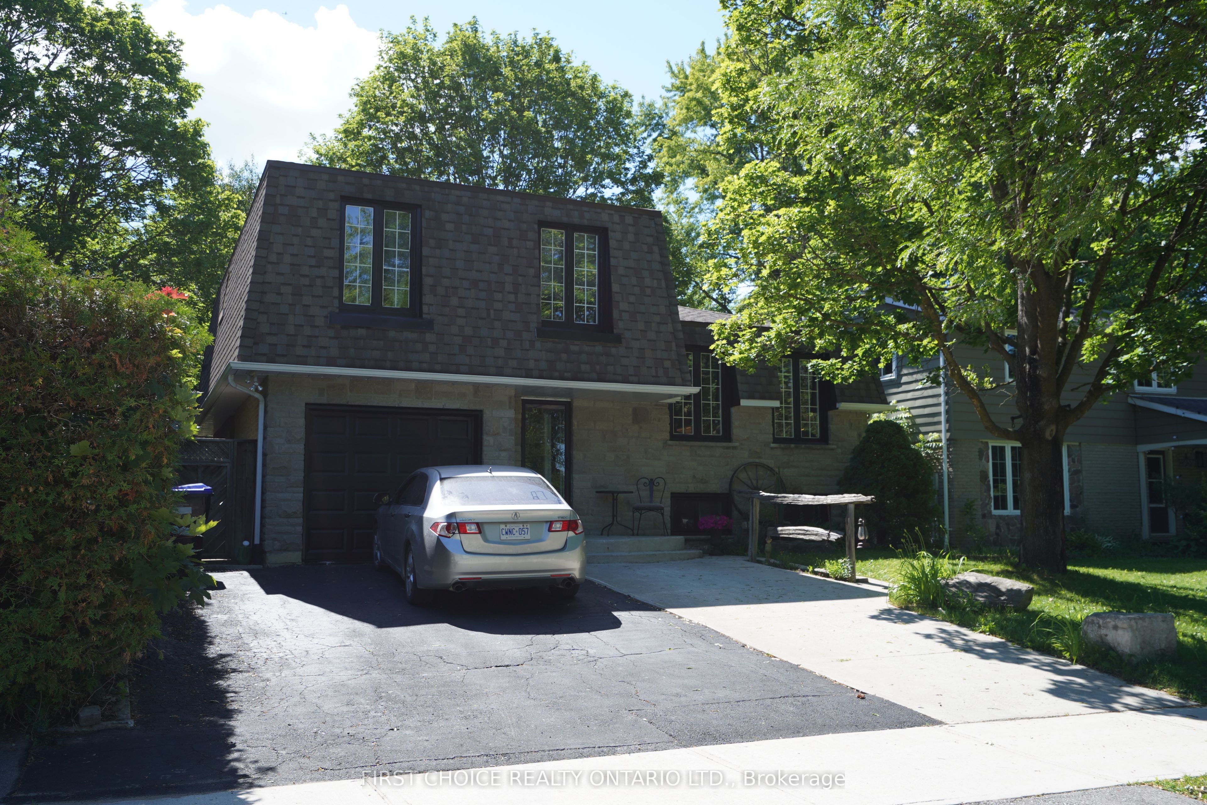 74 The Boulevard Avenue, New Tecumseth, ON L0G 1W0 photo 2