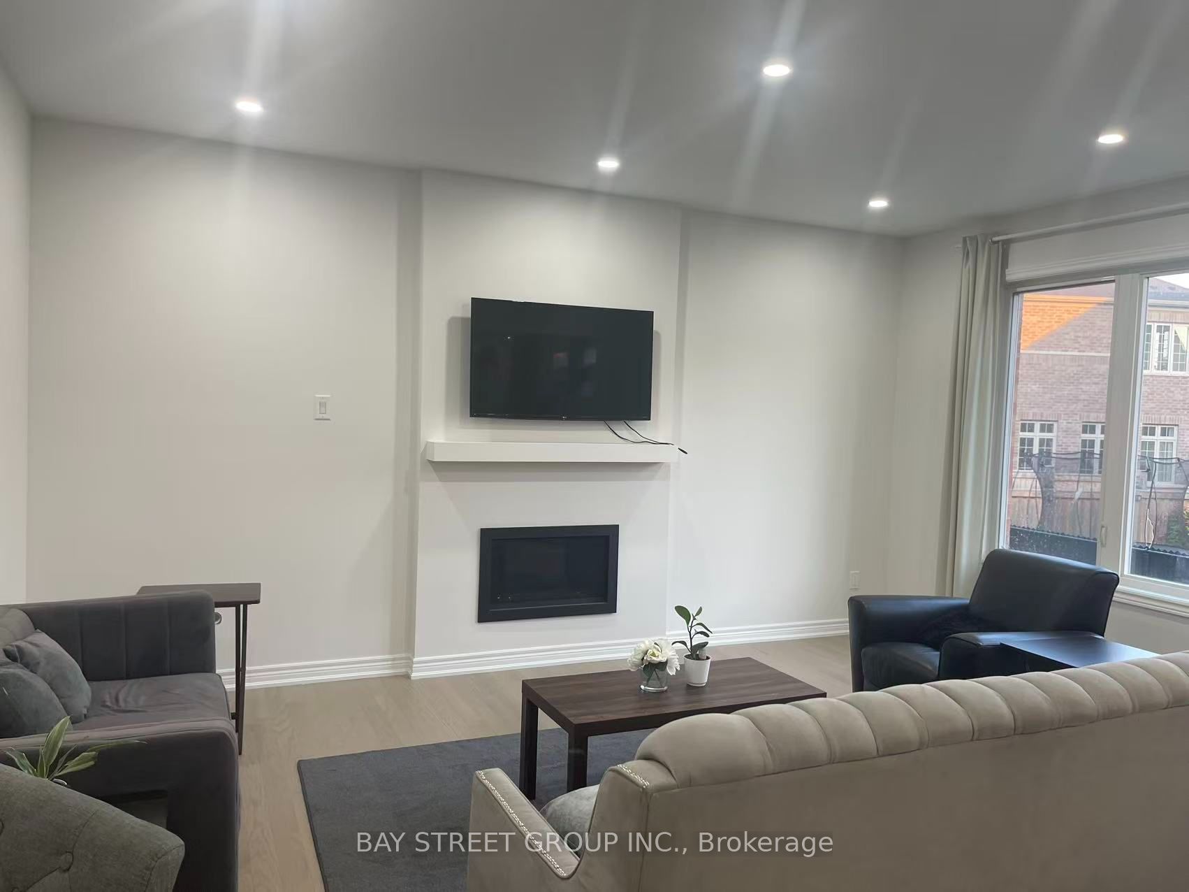 49 Bud leggett Cres Crescent room, Georgina, ON L4P 0B5 photo 4