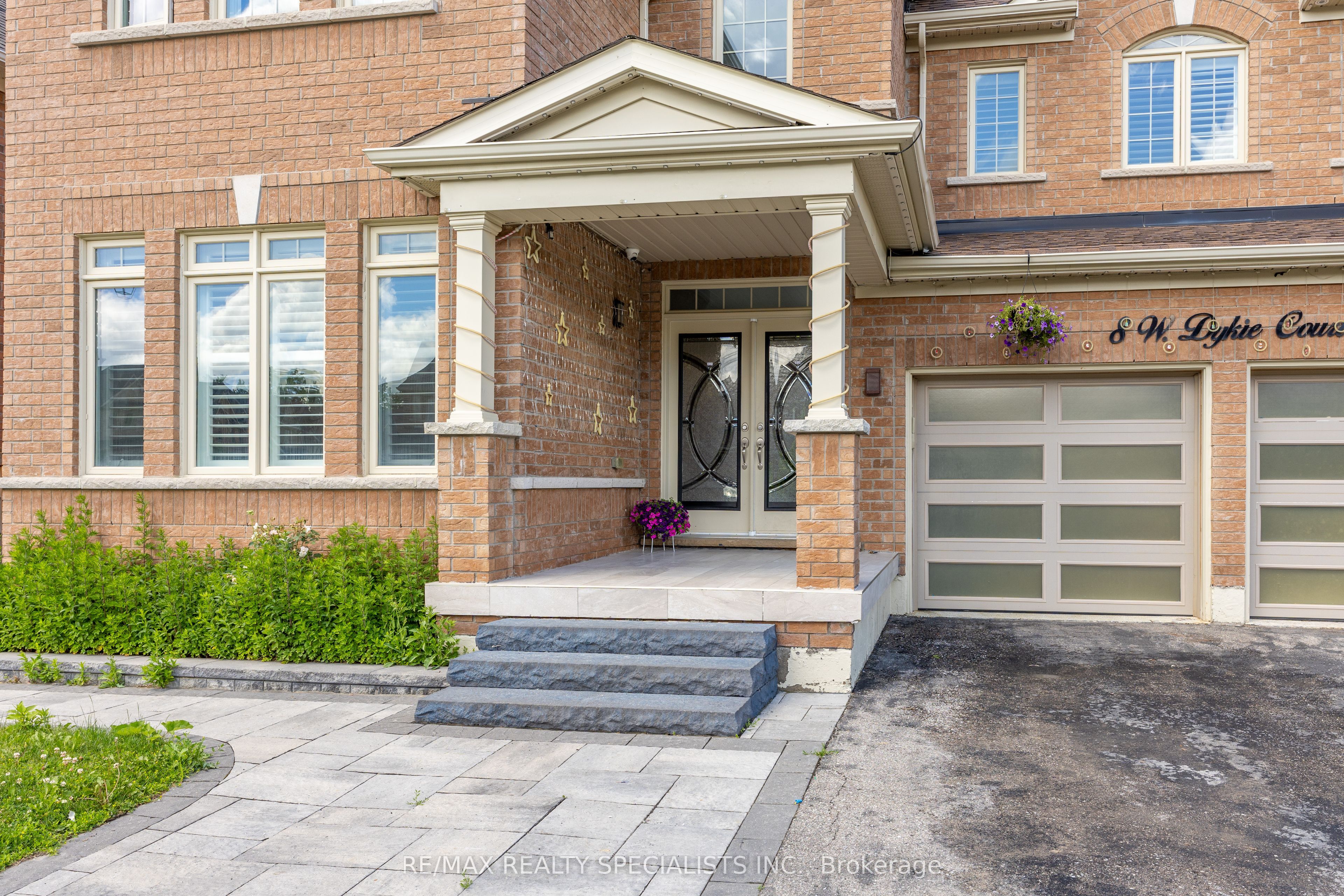 8 W. Dykie Court, Bradford West Gwillimbury, ON L3Z 0Y1 photo 2