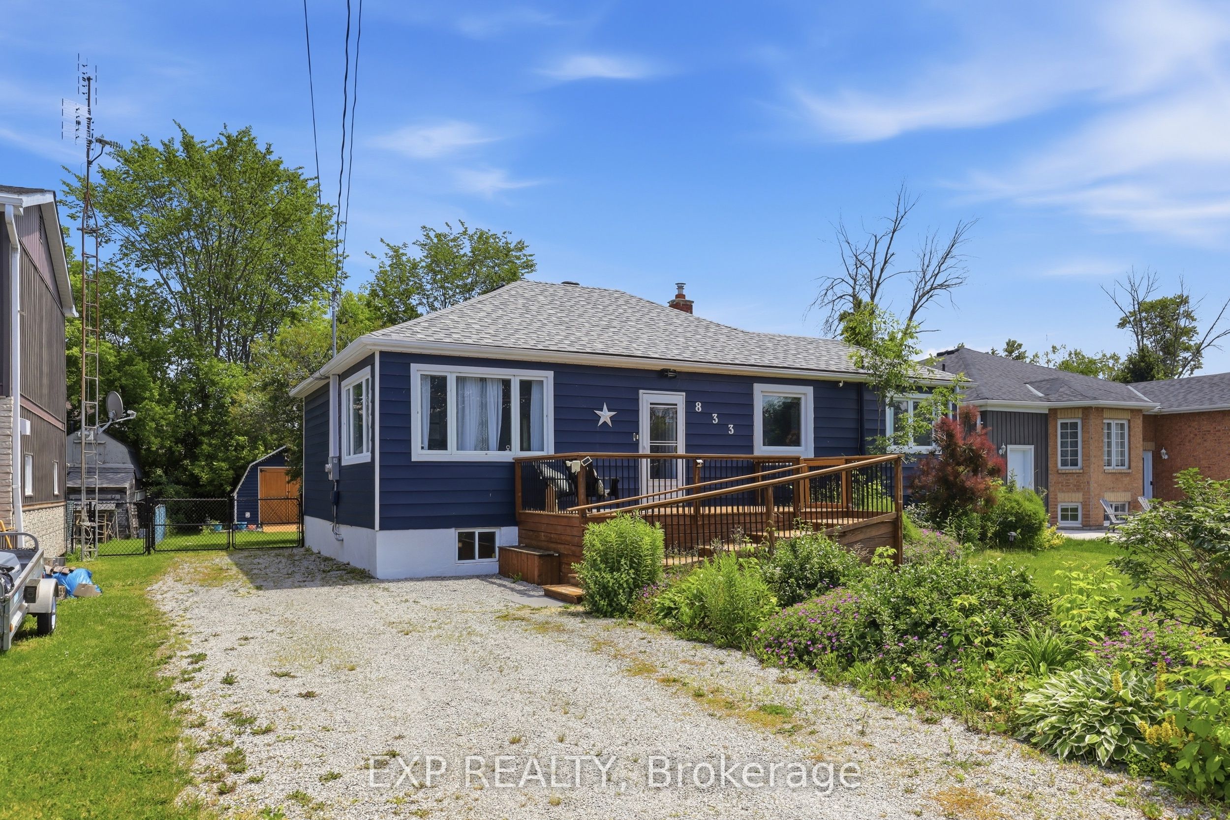 833 Elmwood Road, Georgina, ON L4P 3E9