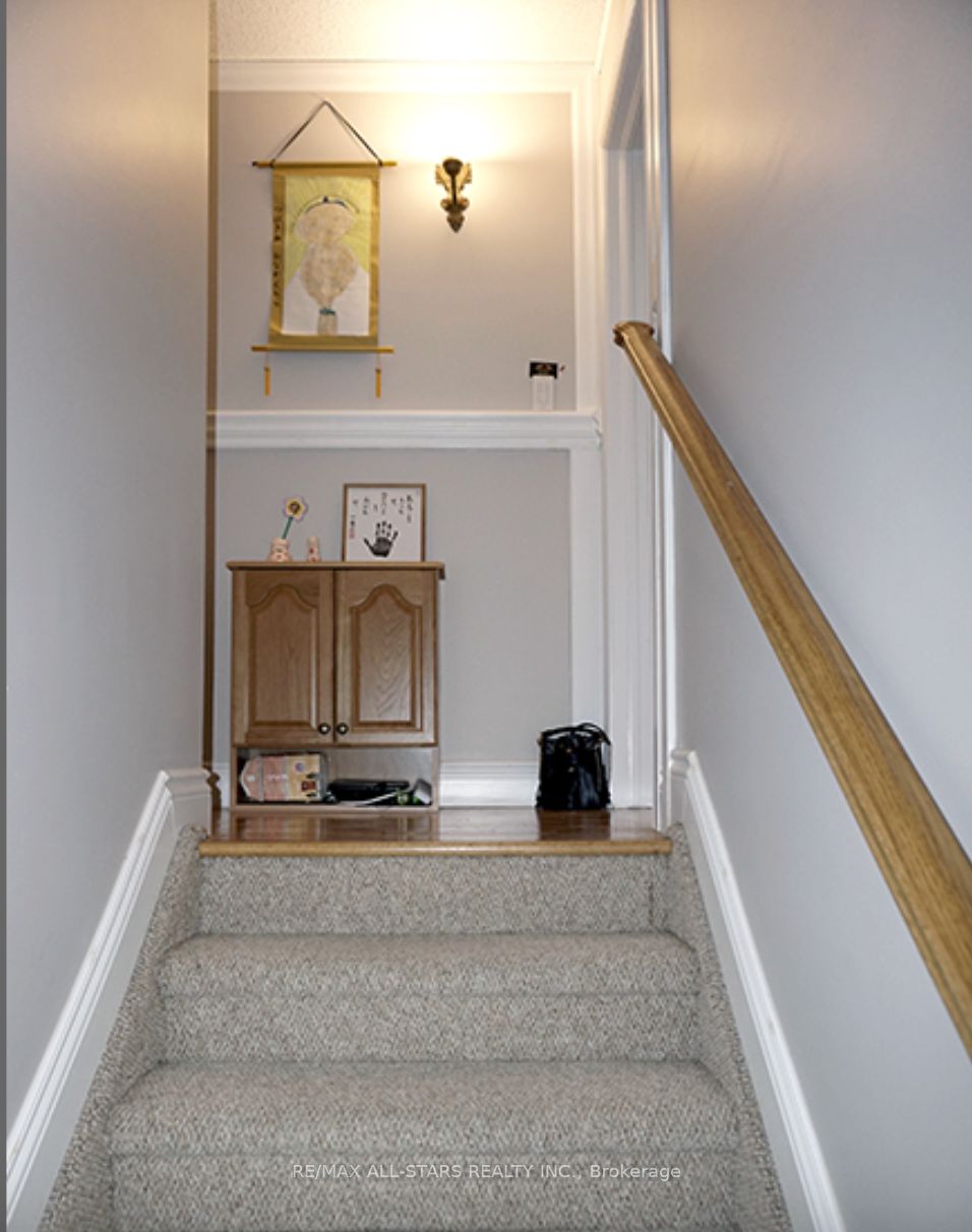 27 Tranmer Road, Whitchurch-Stouffville, ON L4A 7X4 photo 2