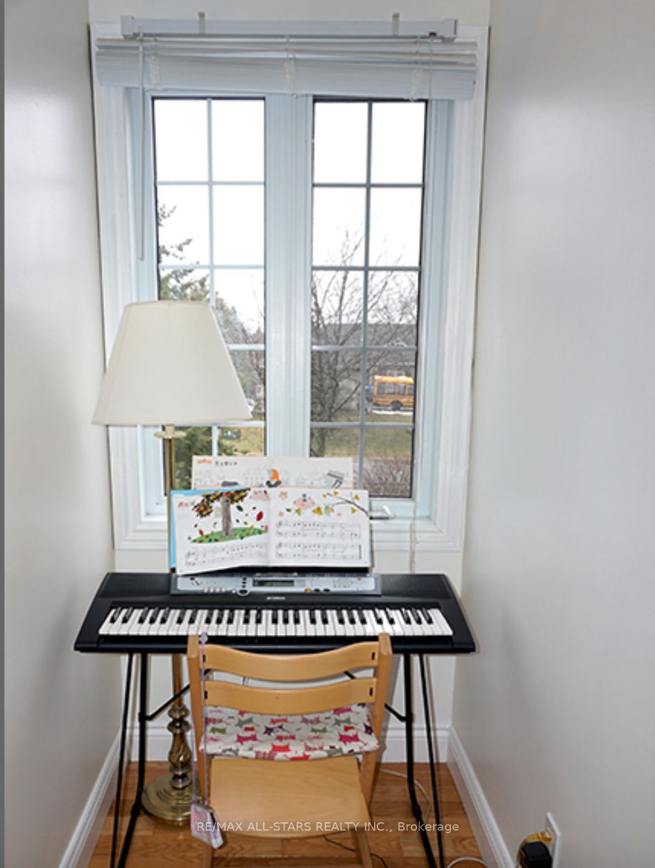 27 Tranmer Road, Whitchurch-Stouffville, ON L4A 7X4 photo 3