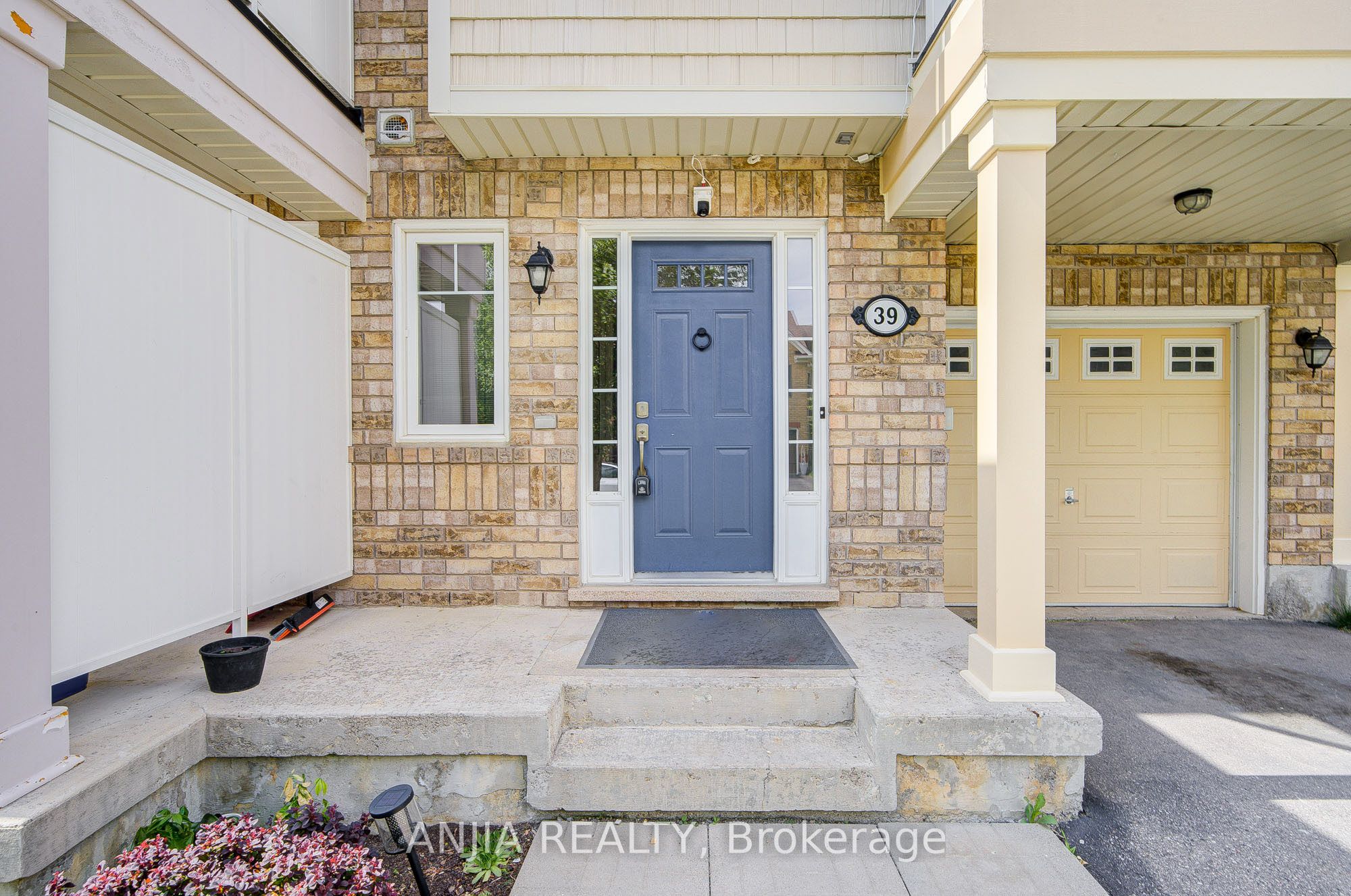 39 Miltrose Crescent, Whitchurch-Stouffville, ON L4A 0P8 photo 2