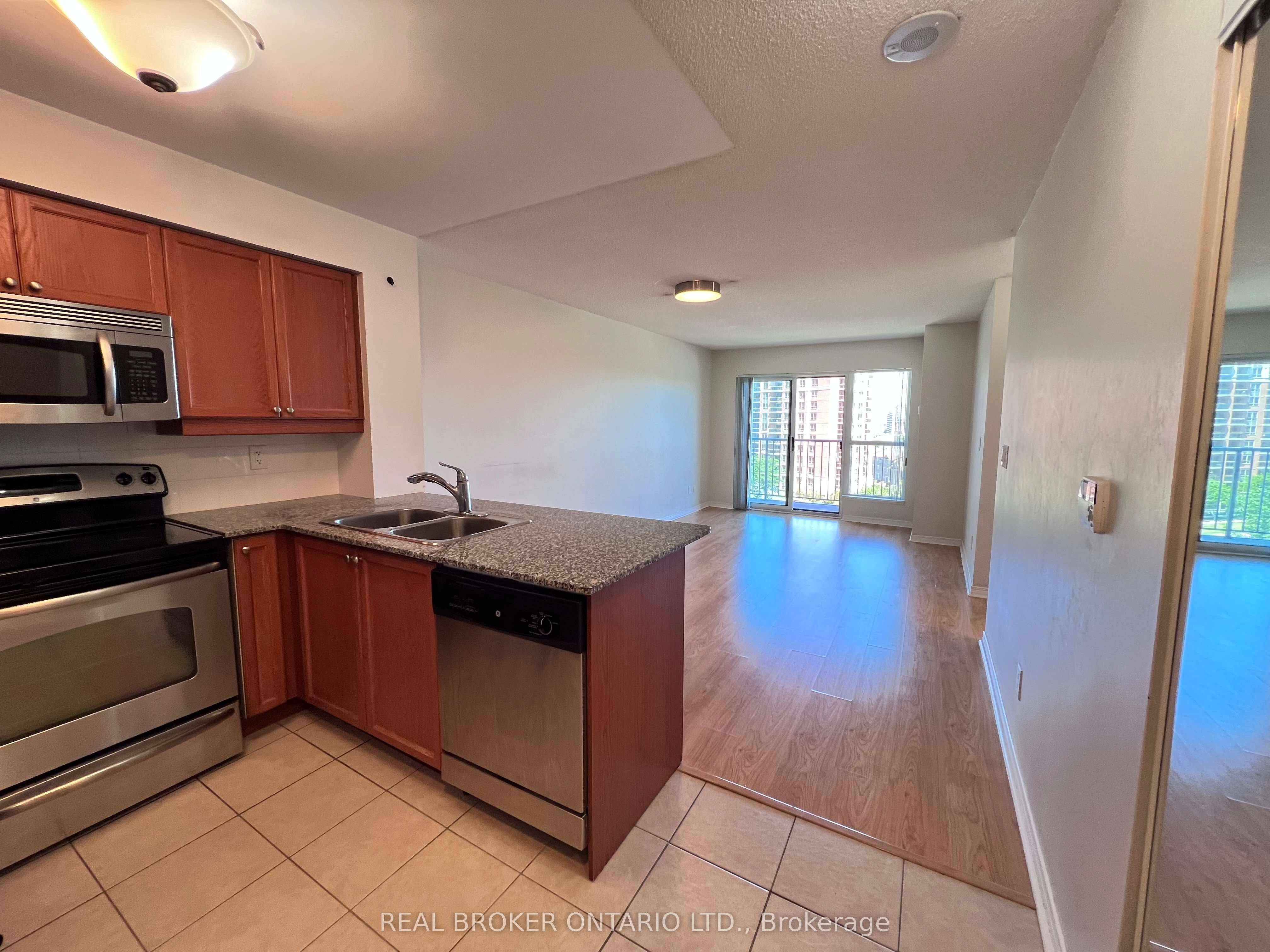 185 Oneida Crescent 1016, Richmond Hill, ON L4B 0B1 photo 2