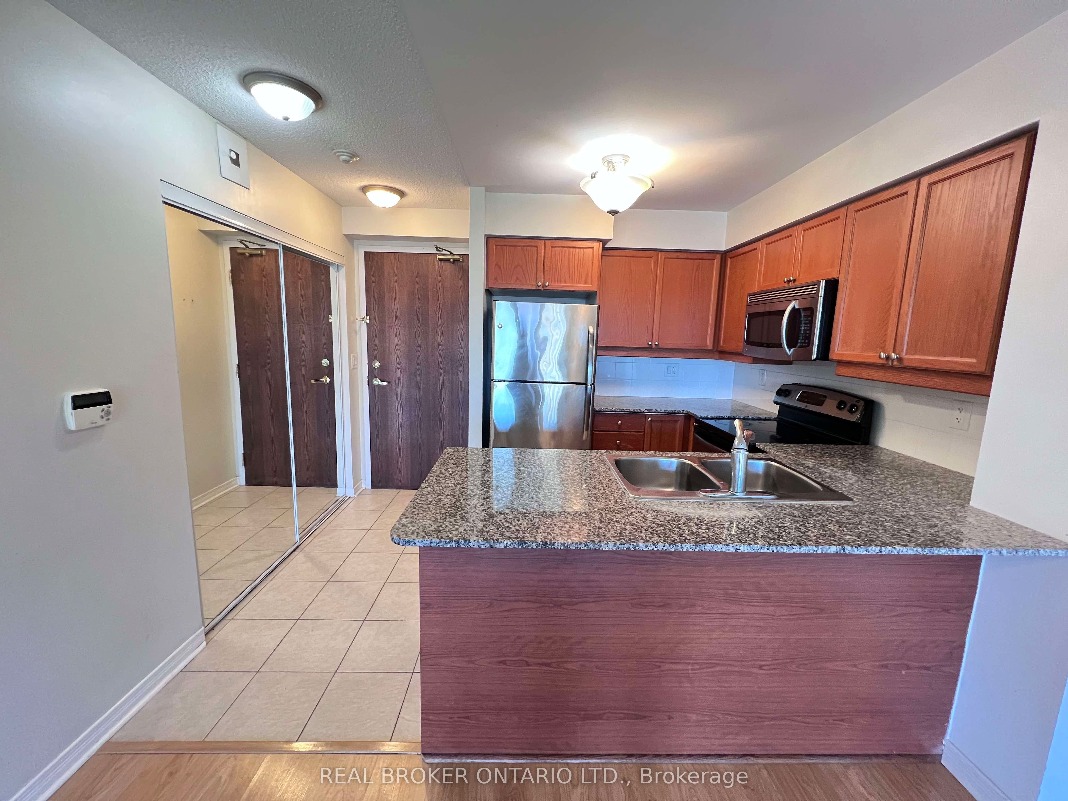 185 Oneida Crescent 1016, Richmond Hill, ON L4B 0B1 photo 4