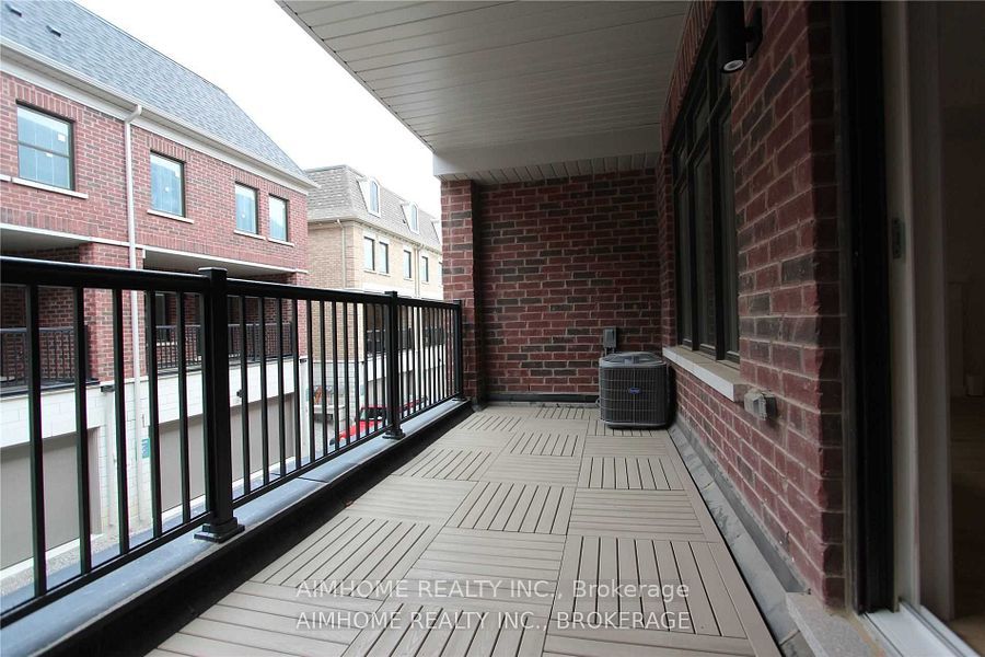 39 Seacoasts Circle, Vaughan, ON L6A 5B8 photo 2