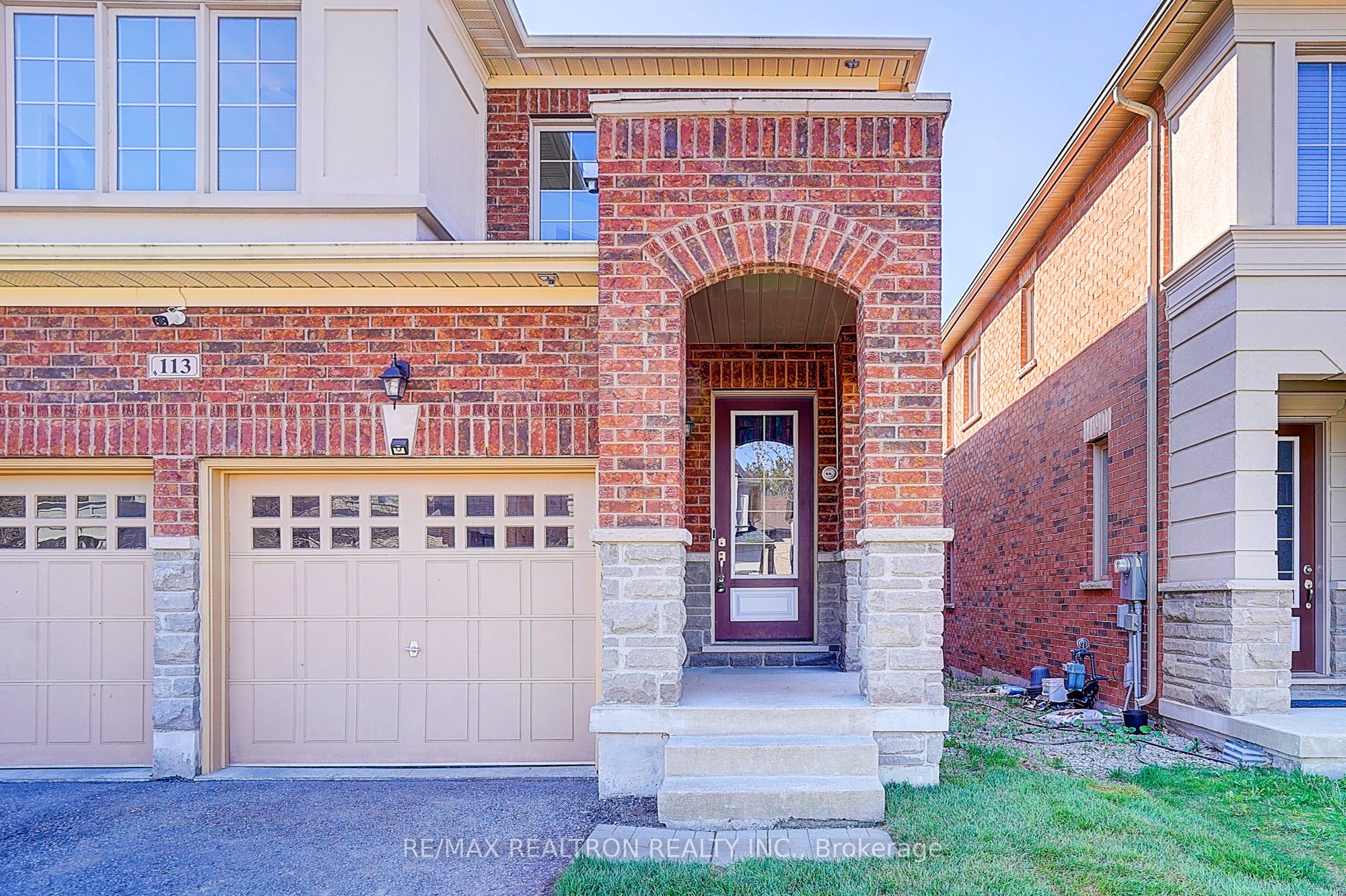113 Riding Mountain Drive, Richmond Hill, ON L4E 0V1 photo 2