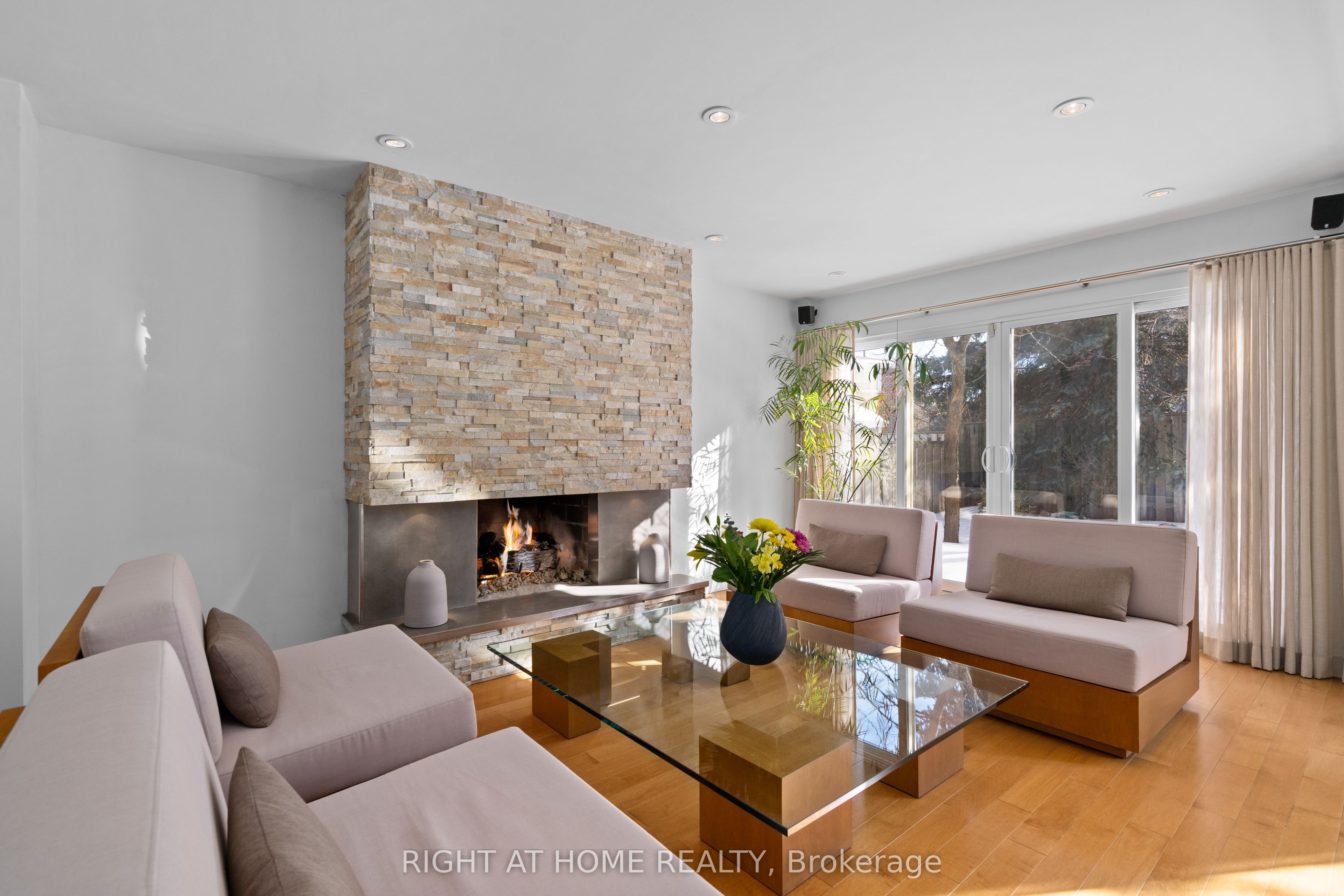 54 London Road, Newmarket, ON L3Y 6A2 photo 2