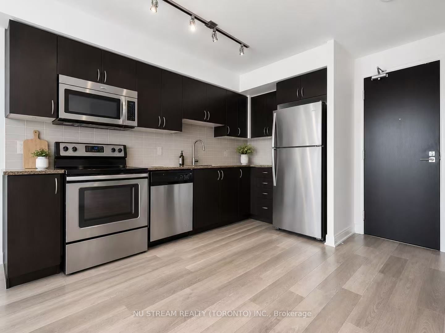 372 Highway 7 E 721, Richmond Hill, ON L4B 0C6 photo 3