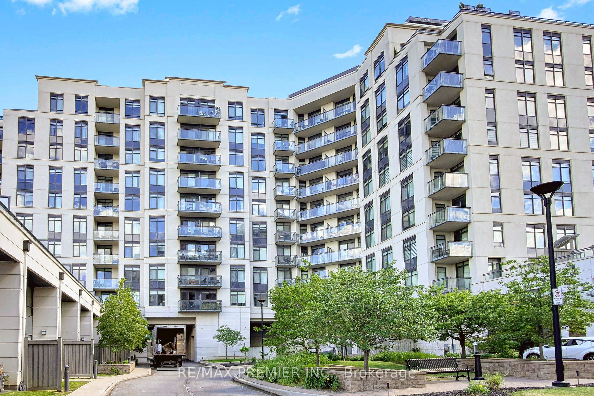 24 Woodstream Boulevard 604, Vaughan, ON L4L 8C4 photo 2