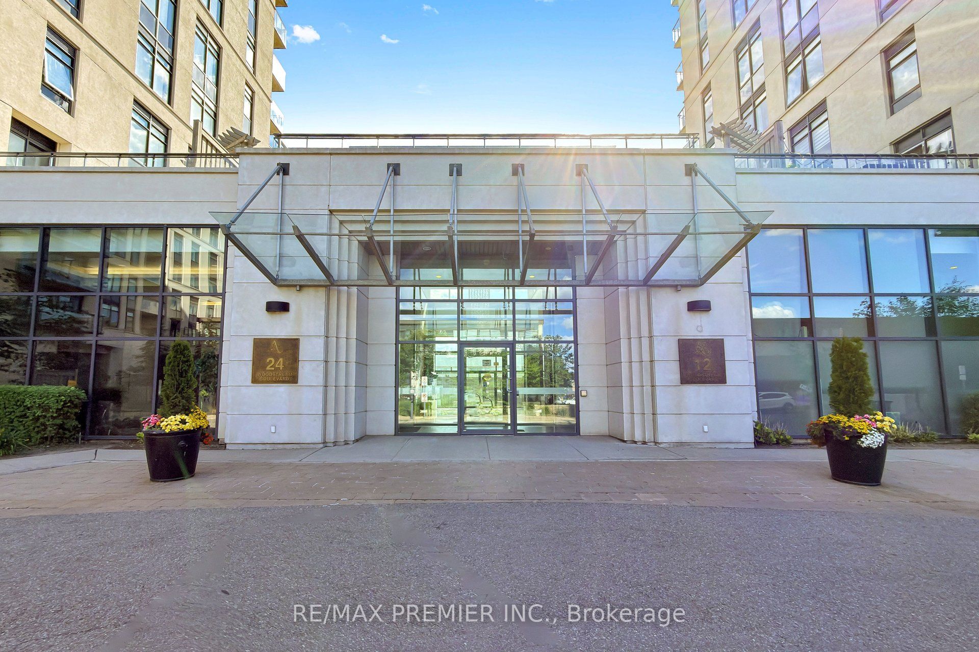 24 Woodstream Boulevard 604, Vaughan, ON L4L 8C4 photo 3