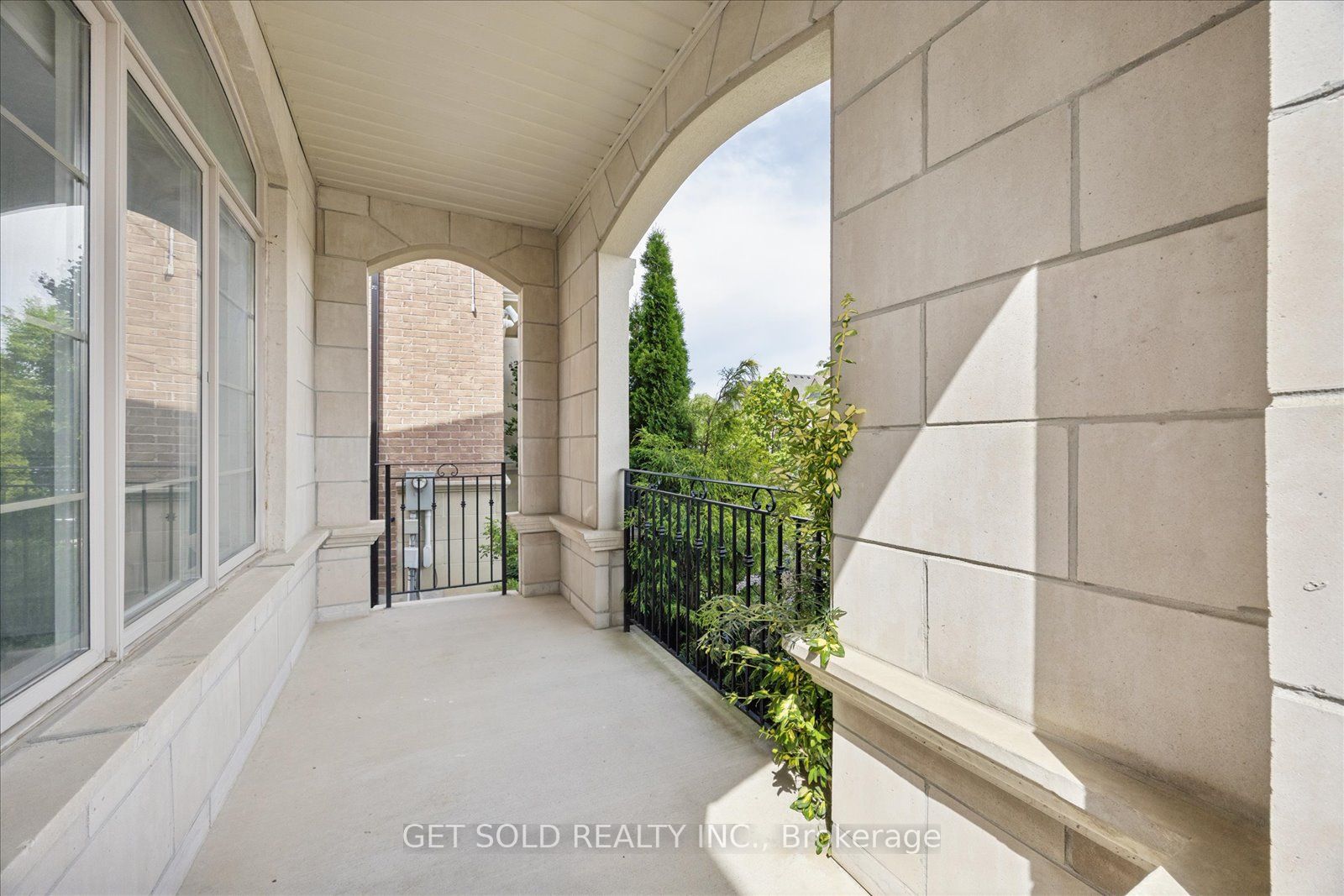 392 Woodgate Pines Drive, Vaughan, ON L4H 3X4 photo 3
