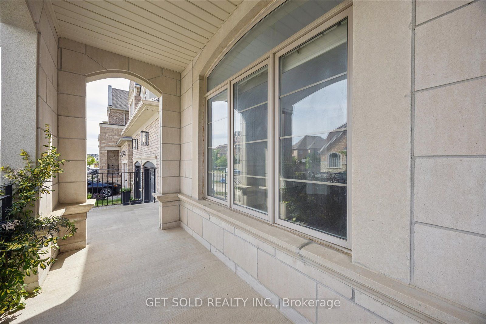 392 Woodgate Pines Drive, Vaughan, ON L4H 3X4 photo 5
