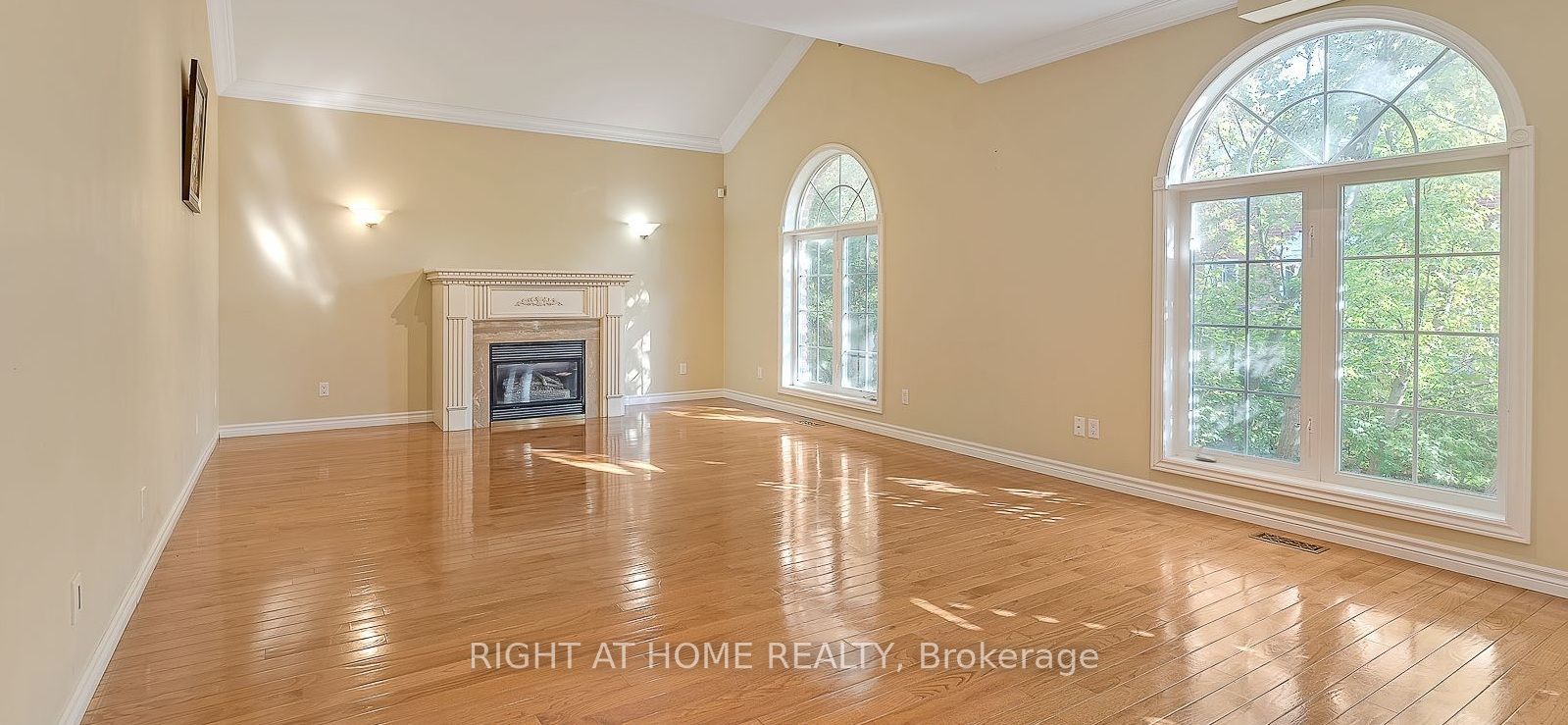 307 Sheridan Court, Newmarket, ON L3Y 8P9 photo 3